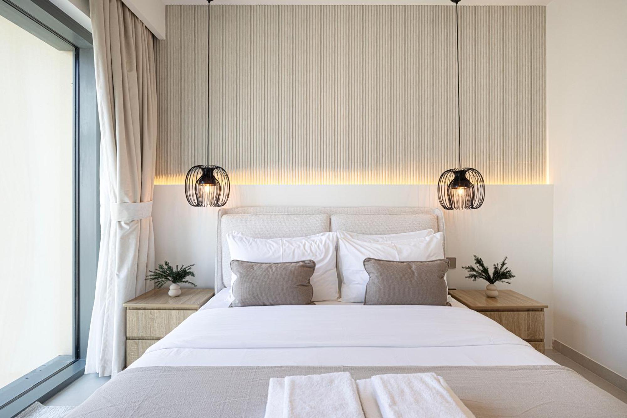 Burj Royale - Luxurious Brand New Two-bedroom In Downtown, Burj Khalifa View Pool In The Building, 5-min Walk To Mall & Fountains Apartment Dubai