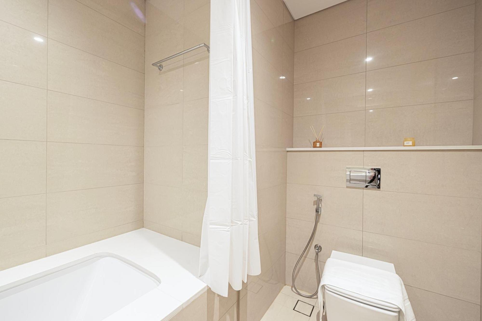 Apartment Burj Royale - Luxurious Brand New Two-bedroom In Downtown, Burj Khalifa View Pool In The Building, 5-min Walk To Mall & Fountains *