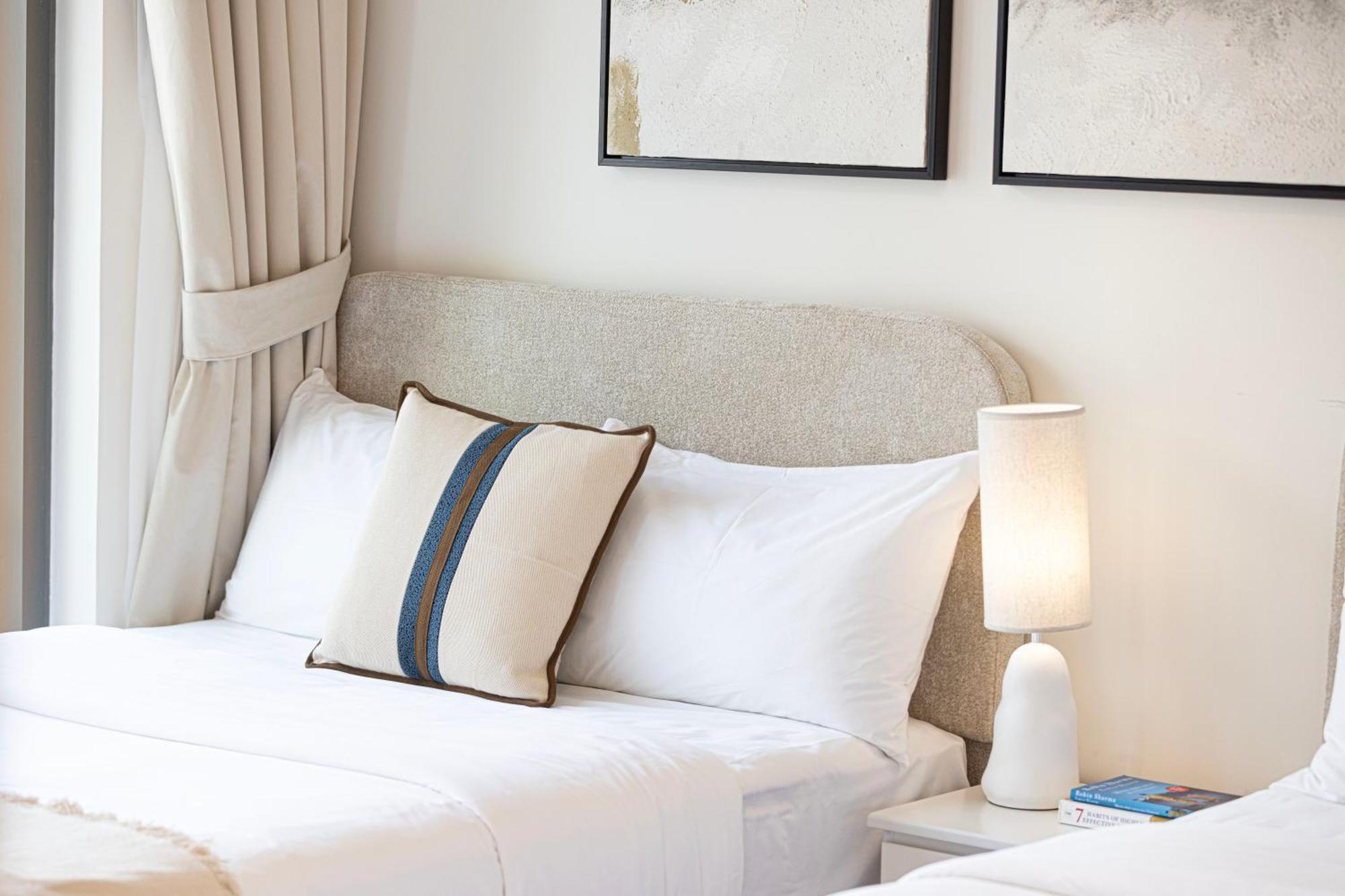 Burj Royale - Luxurious Brand New Two-bedroom In Downtown, Burj Khalifa View Pool In The Building, 5-min Walk To Mall & Fountains *