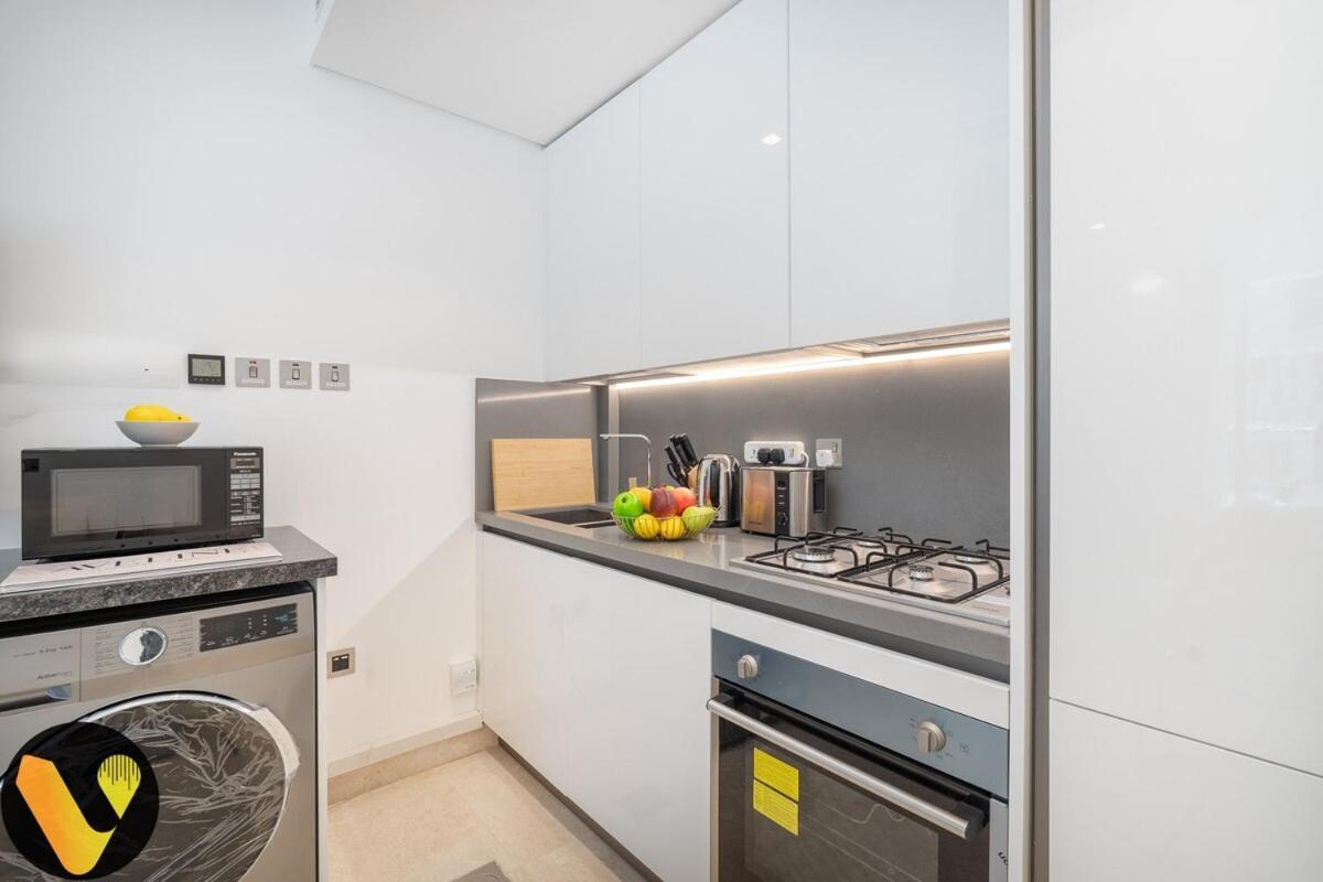 Apartment Vogue The Sterling By Omniyat With Balcony Walkable To Burj Khalifa And The Mall *