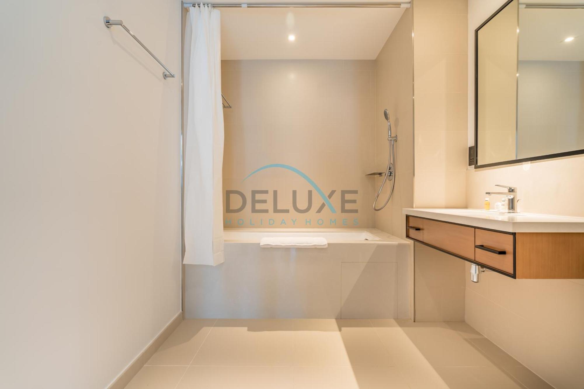 Contemporary 2br With Huge Balcony Apartment *