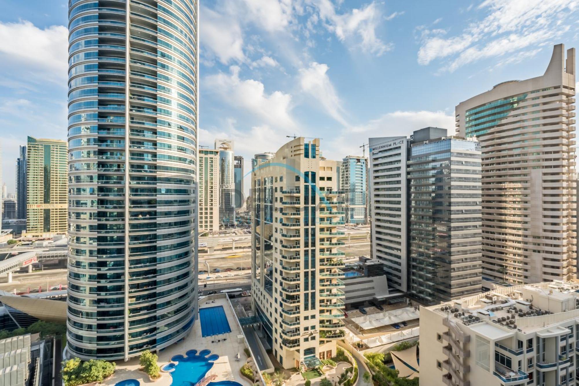 Contemporary 2br With Huge Balcony
