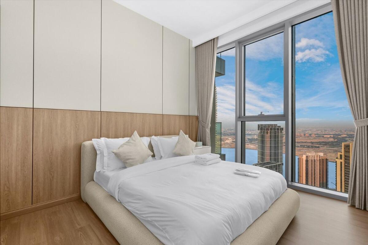 First Class 2br Panoramic Creek Views Dubai