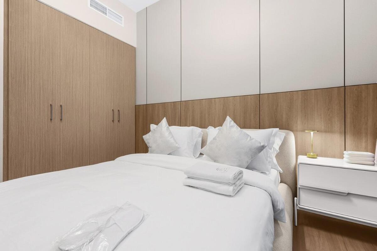 First Class 2br Panoramic Creek Views * Dubai