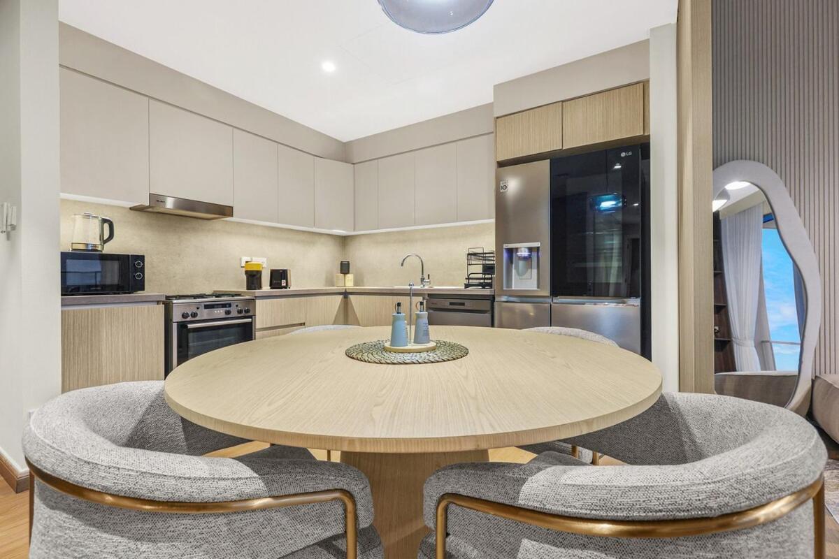 Apartment First Class 2br Panoramic Creek Views Dubai