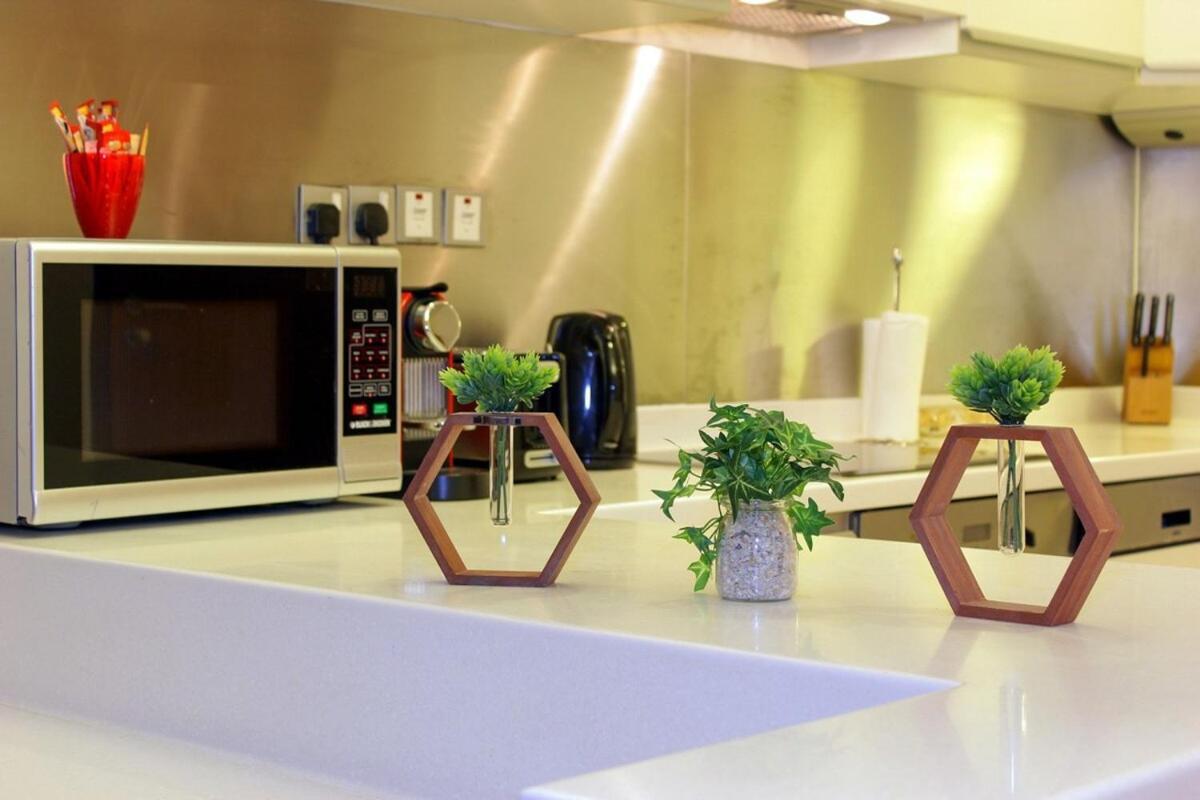 Emaar Residence-fashion Avenue- Spacious For Monthly Apartment *
