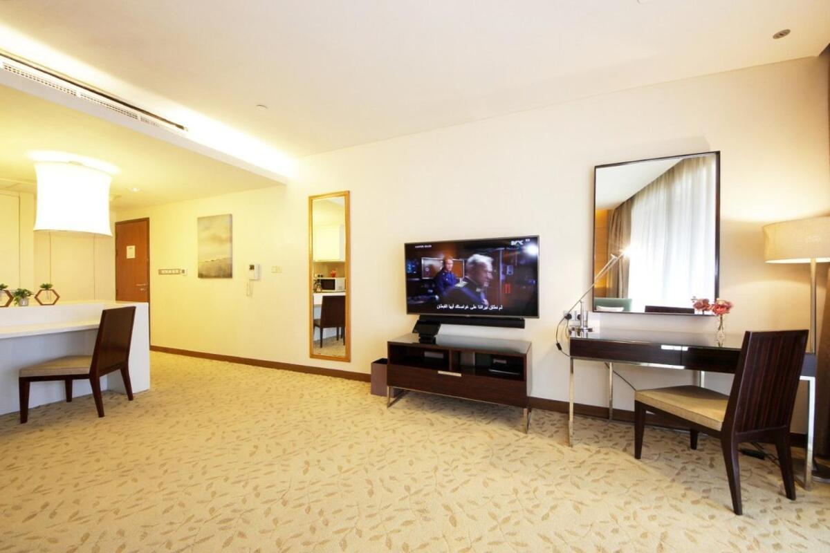 Emaar Residence-fashion Avenue- Spacious For Monthly Apartment *