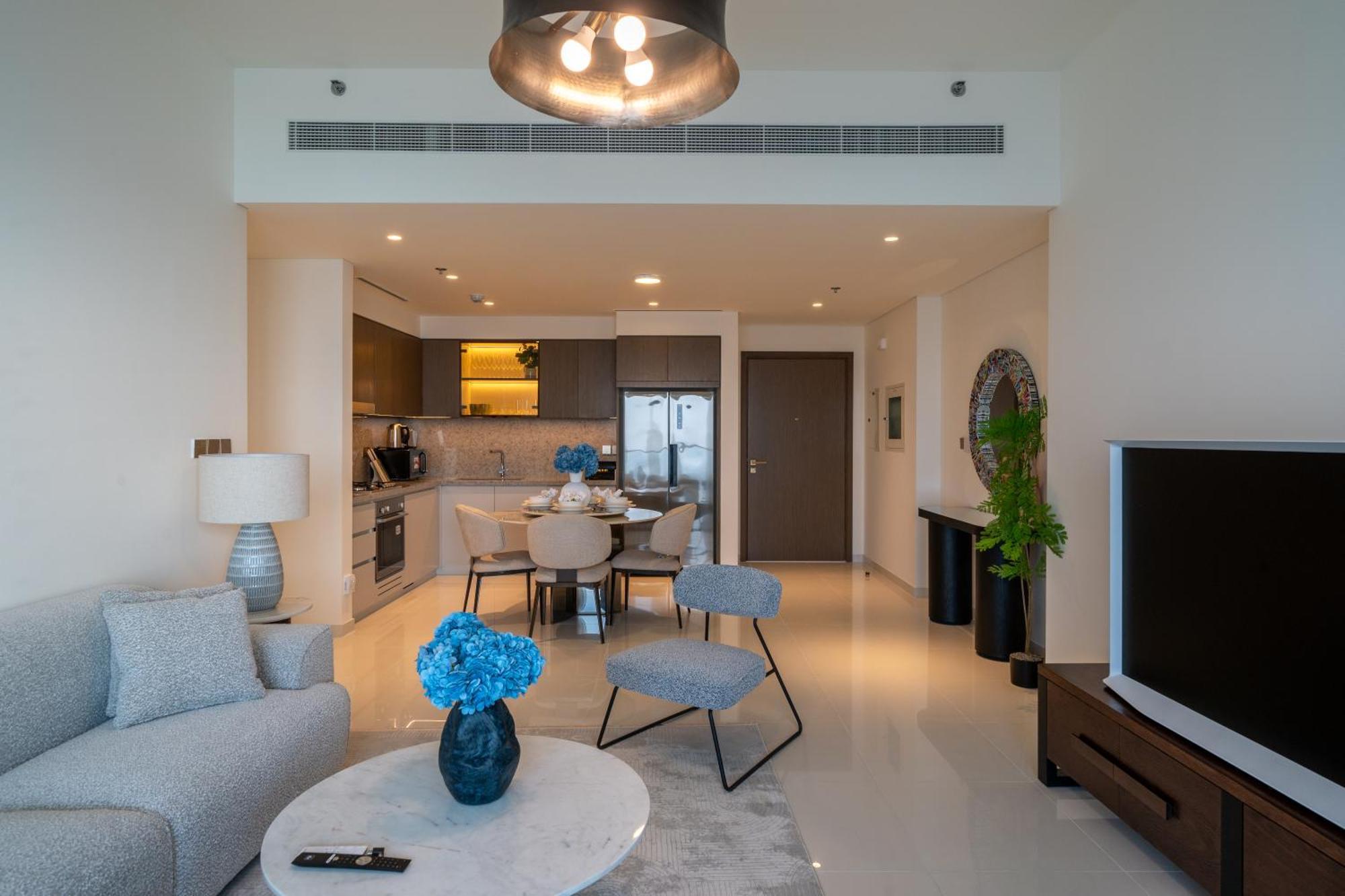 Homes & Beyond I Pristine 2br With Waterfront View * Dubai