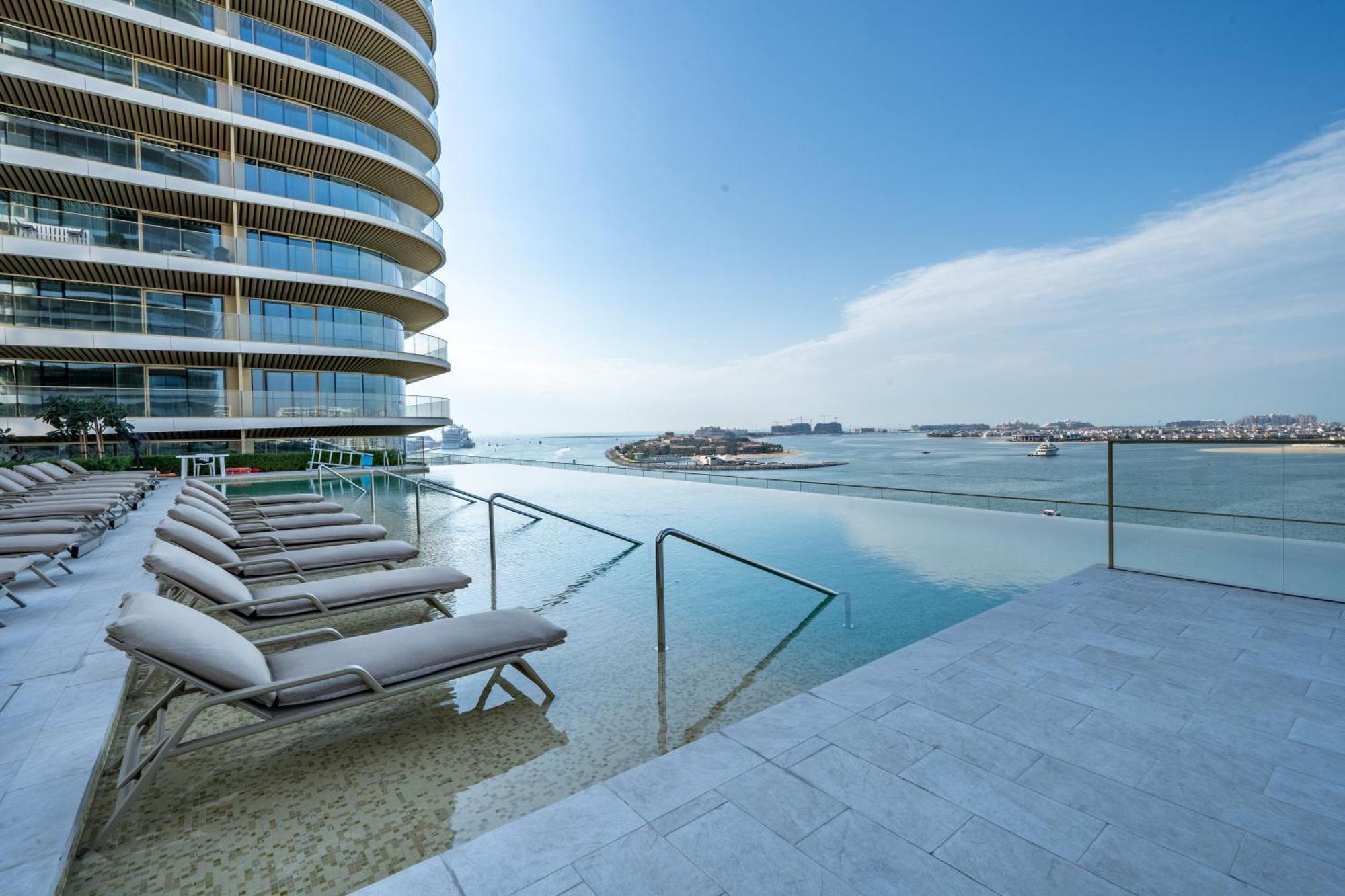 Homes & Beyond I Pristine 2br With Waterfront View * Dubai