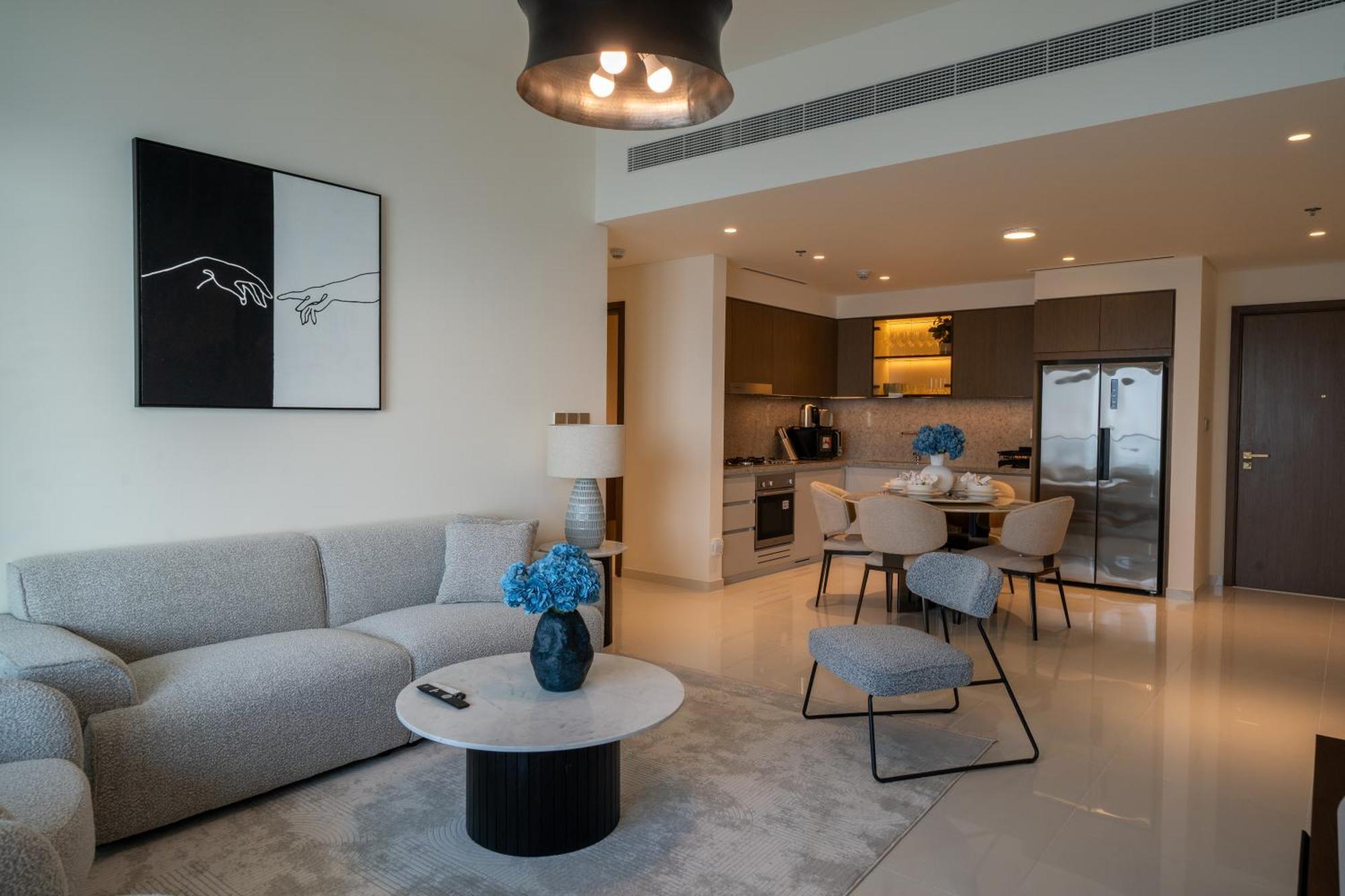 Homes & Beyond I Pristine 2br With Waterfront View Dubai