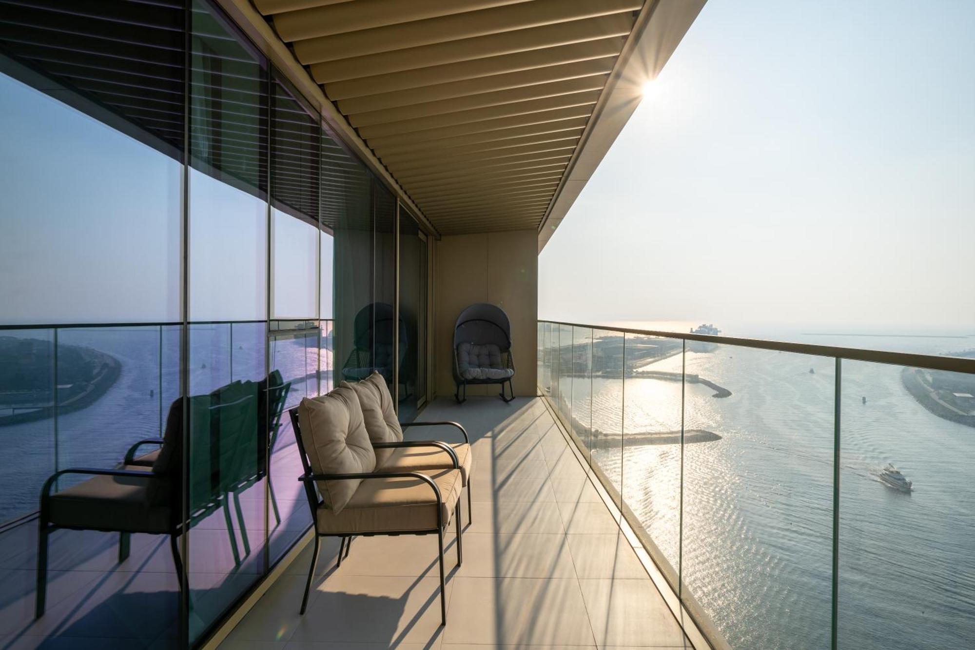 Homes & Beyond I Pristine 2br With Waterfront View Apartment *