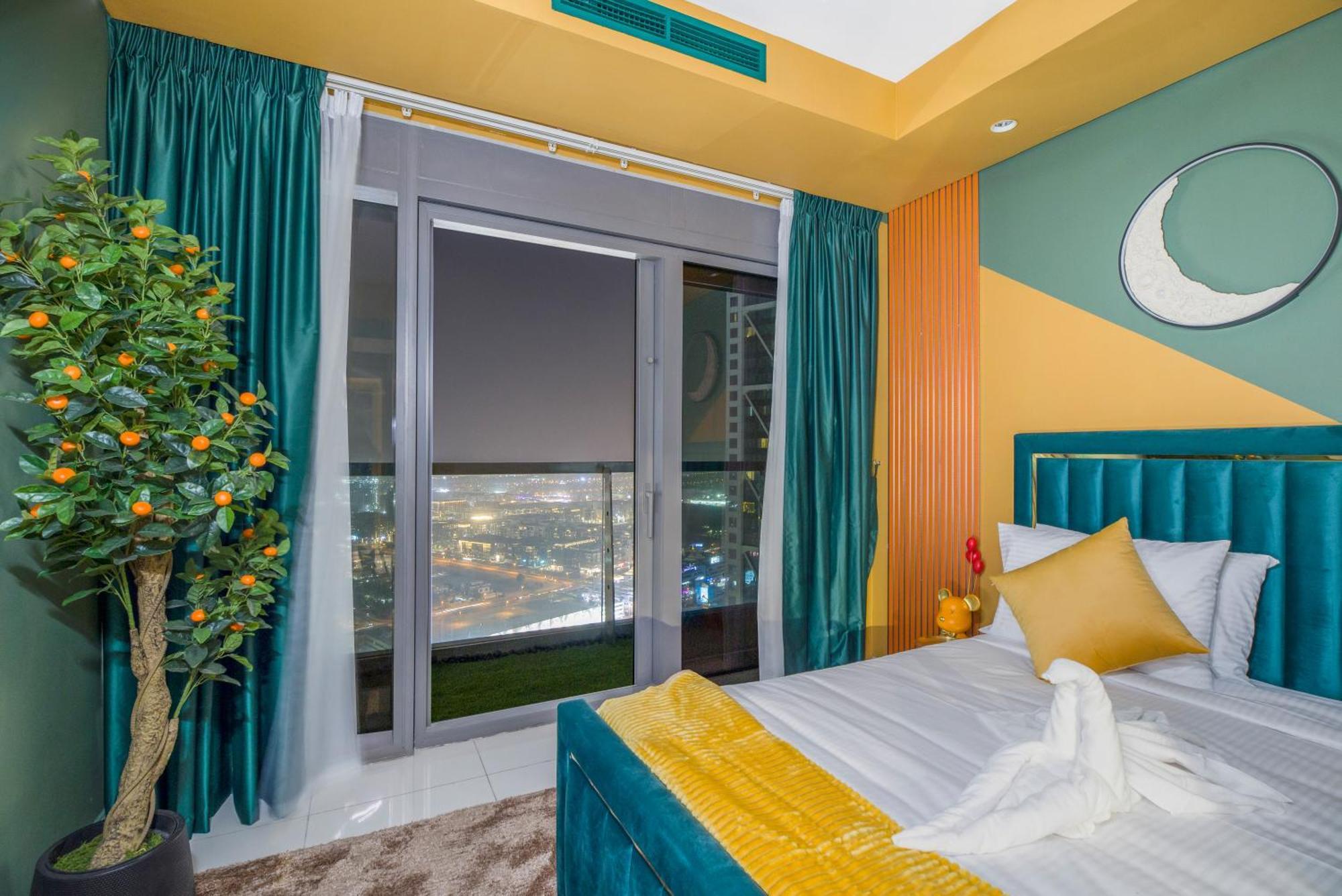 Apartment Sky Pool Gem With Iconic Burj Khalifa Views 3br In Paramount Midtown Dubai