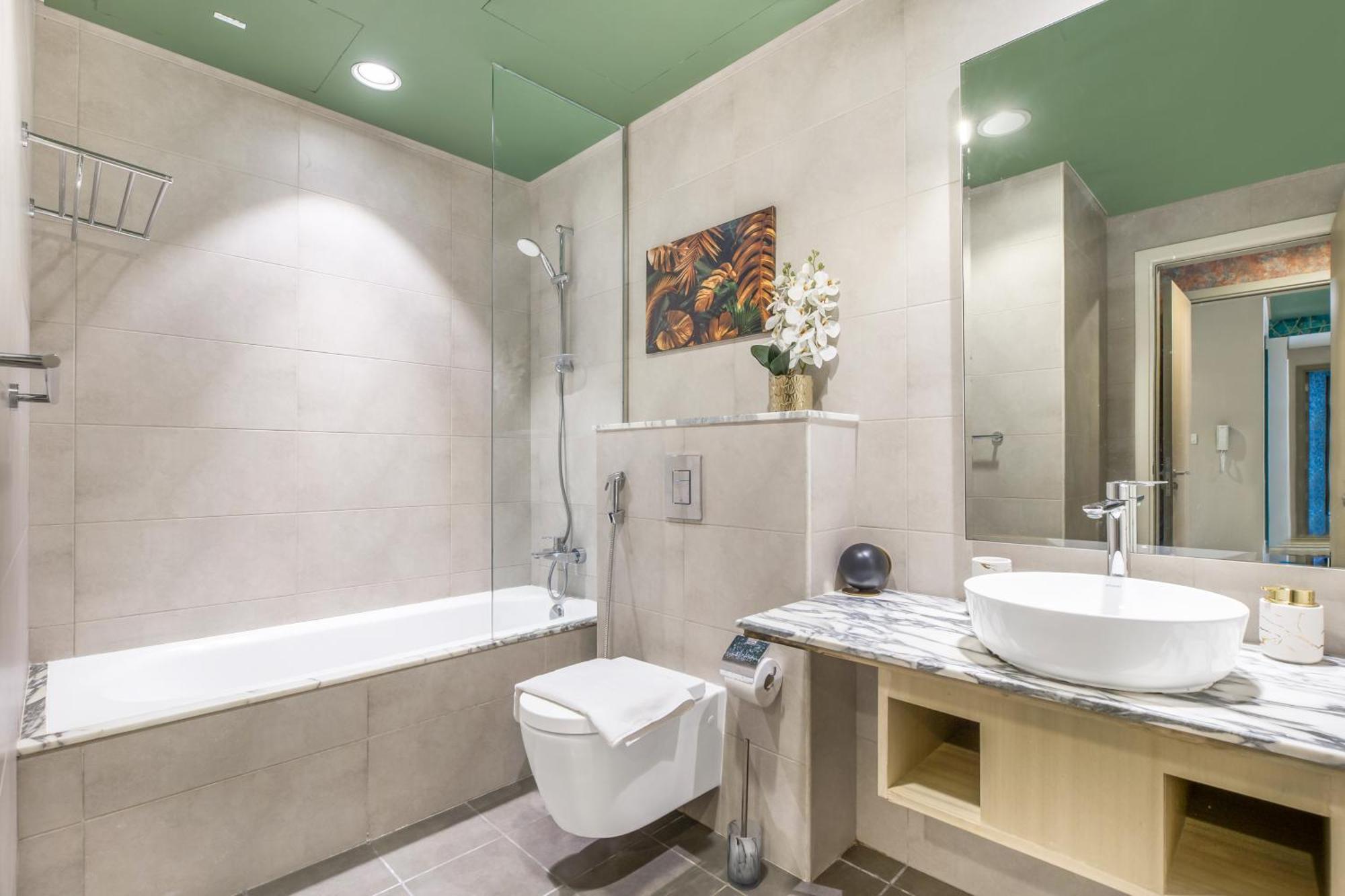 Sky Pool Gem With Iconic Burj Khalifa Views 3br In Paramount Midtown