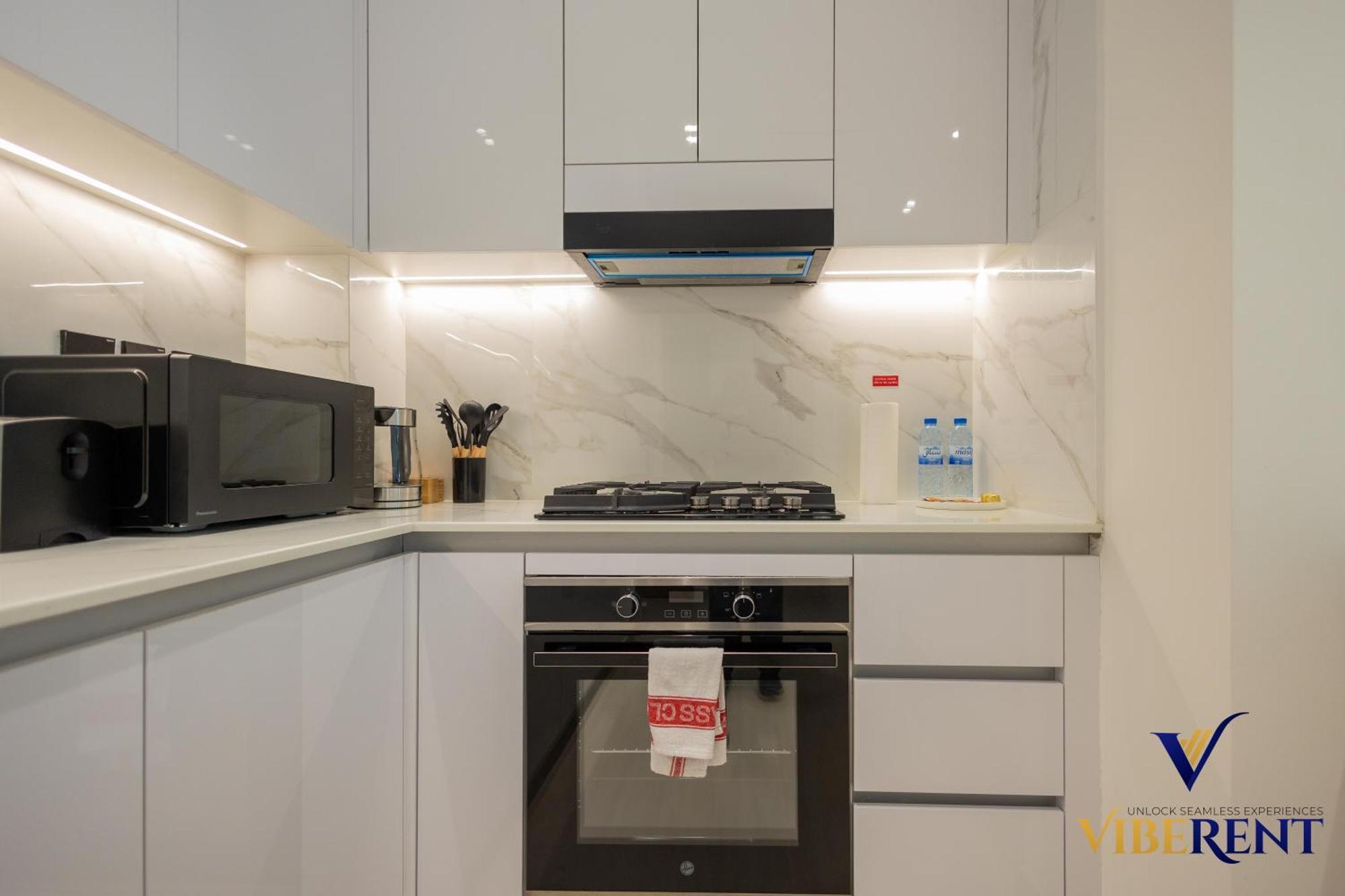 1-br Binghatti Rooftop Pool, Gym Dubai