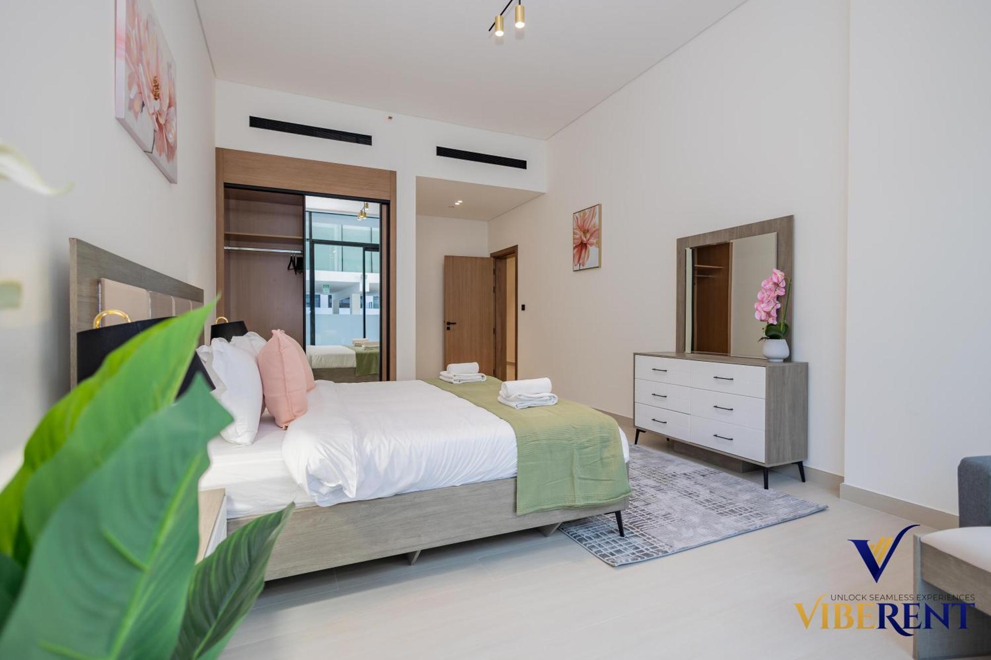 1-br Binghatti Rooftop Pool, Gym Apartment