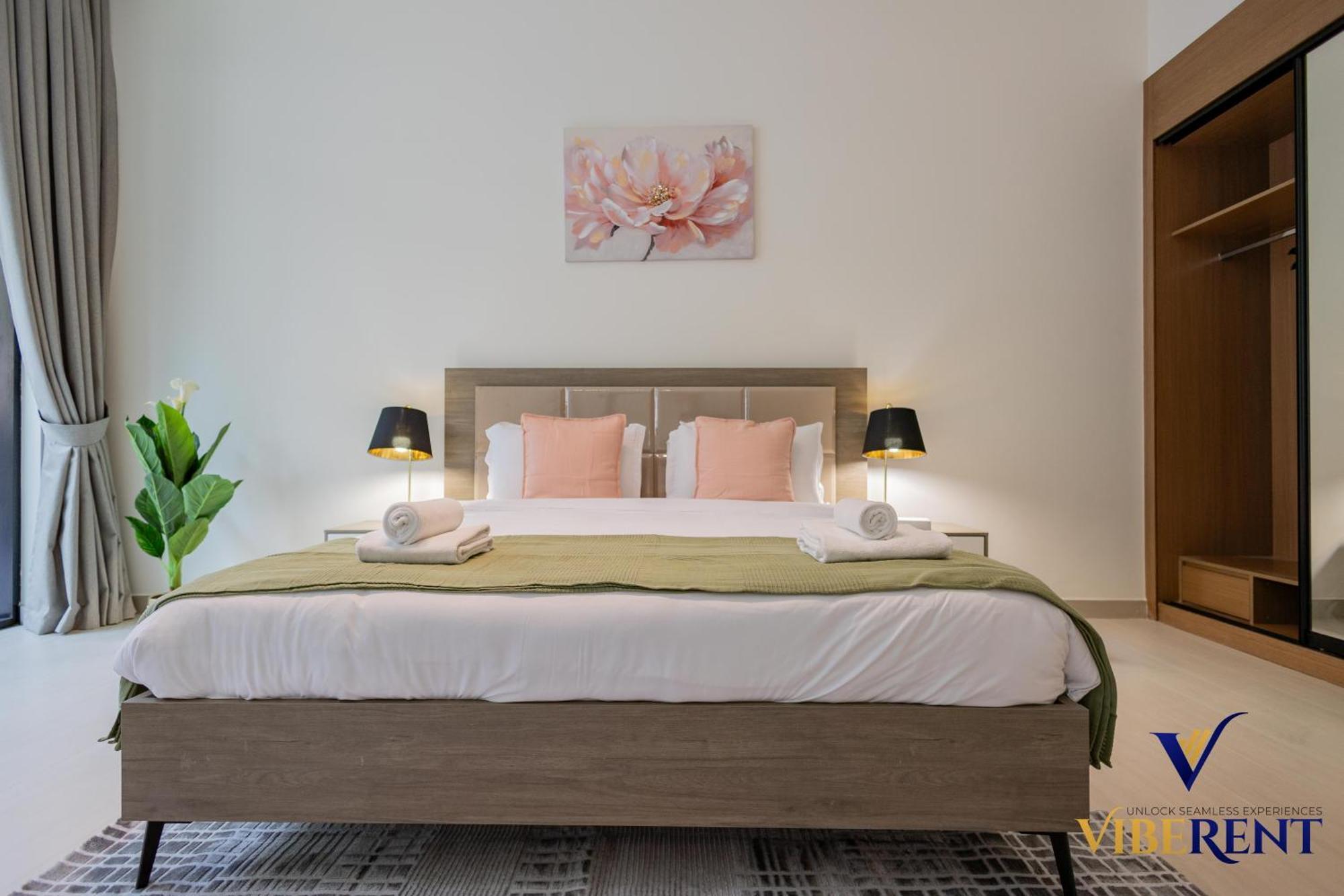 1-br Binghatti Rooftop Pool, Gym Apartment