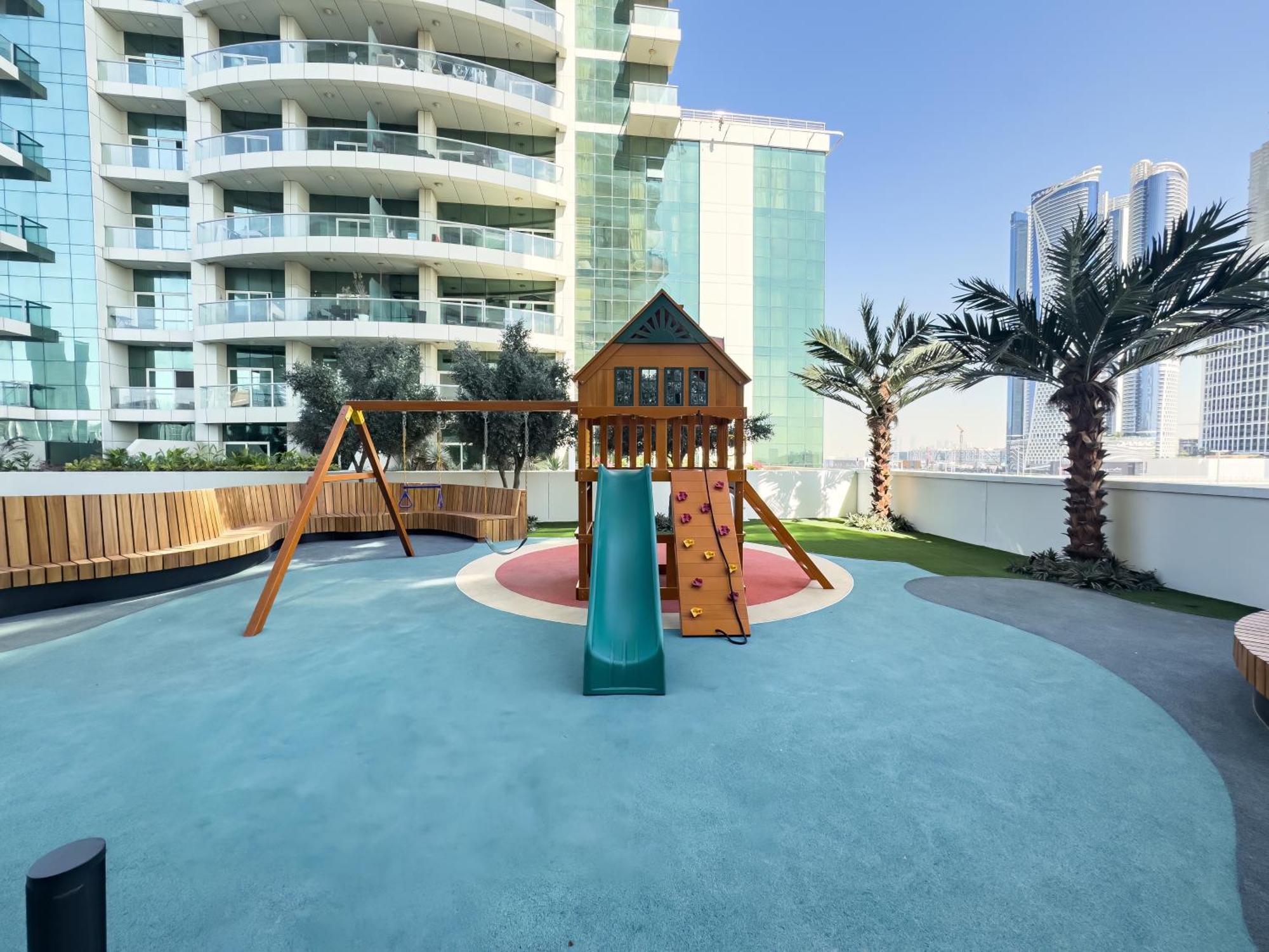 Luxury Marasi Drive, 1bdr With Private Jacuzzi