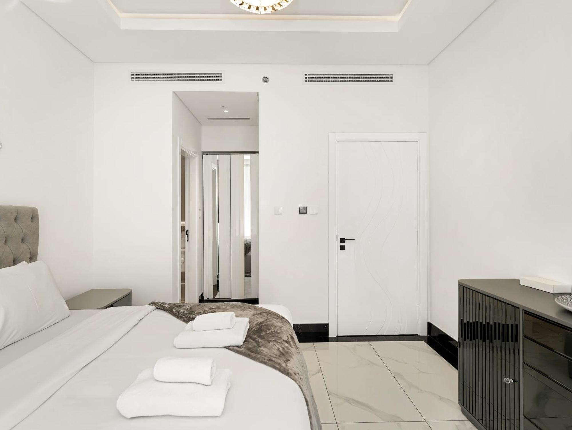 Luxury Marasi Drive, 1bdr With Private Jacuzzi Dubai