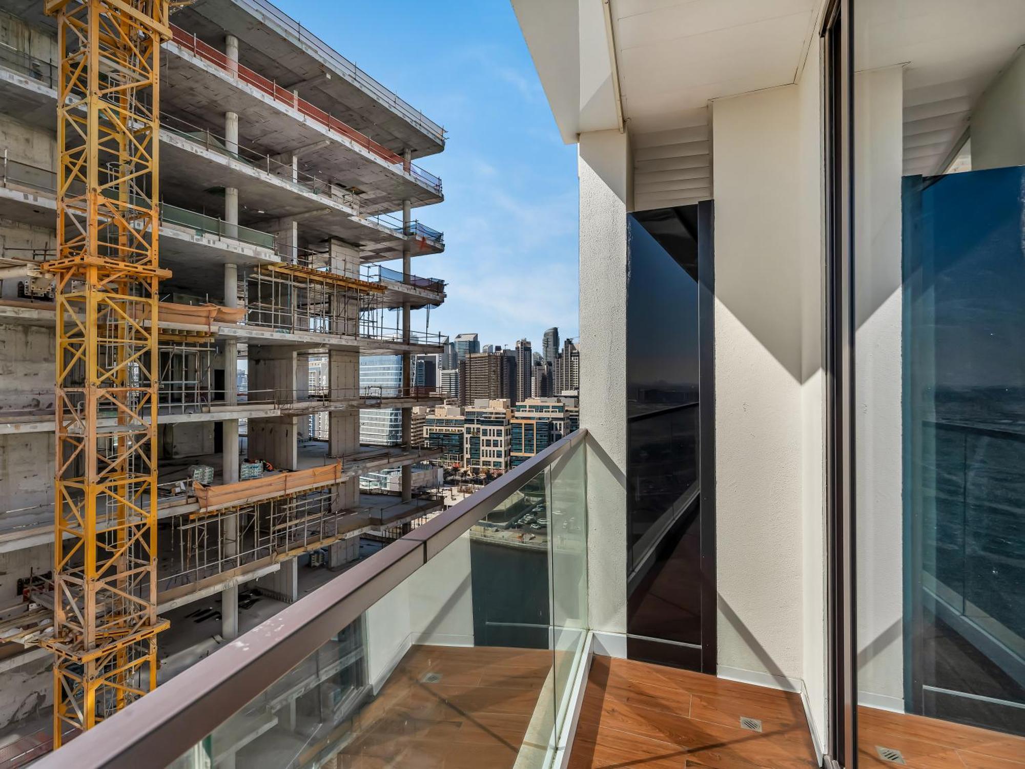 Luxury Marasi Drive, 1bdr With Private Jacuzzi