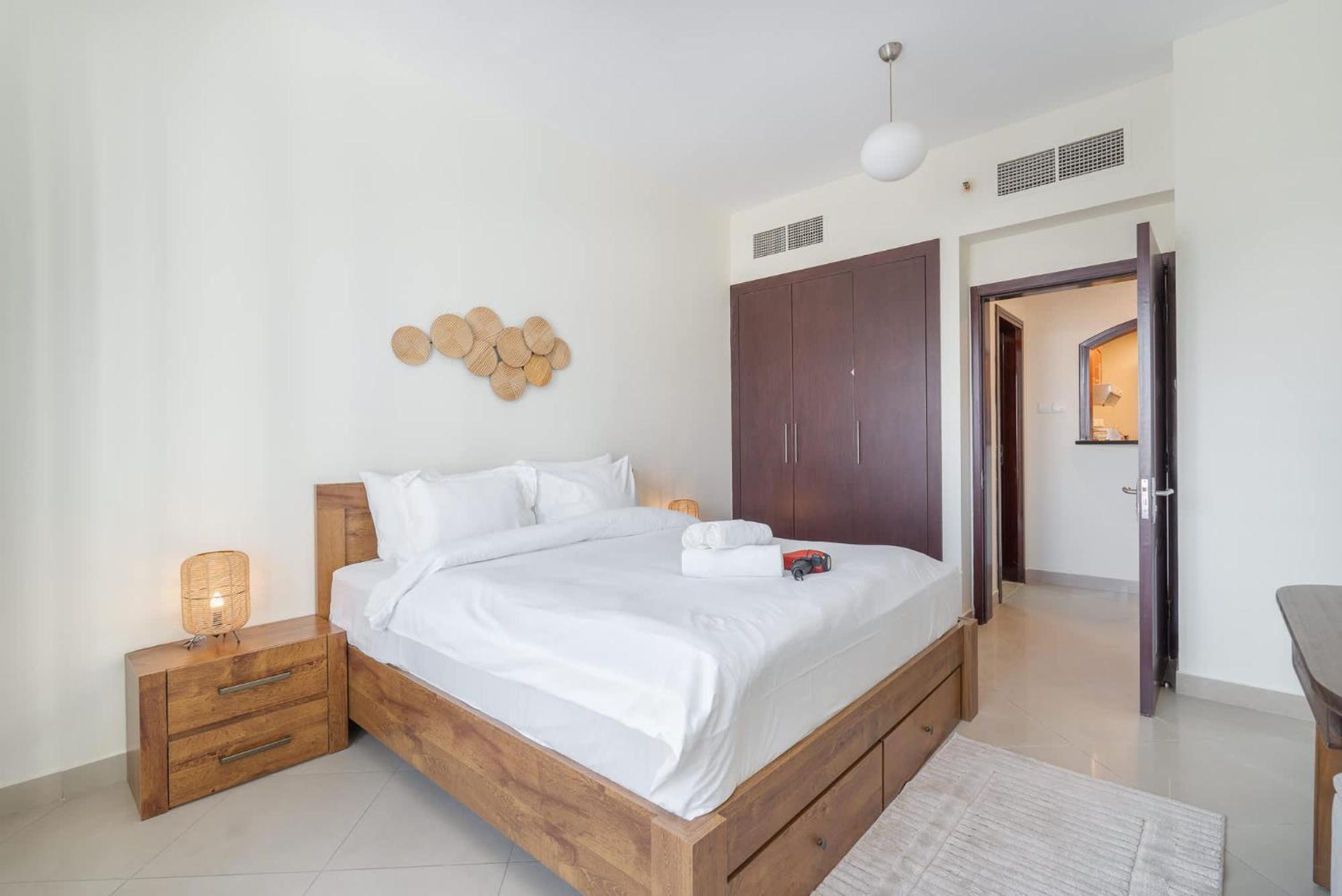 1 Bedroom With A View And Sleeps 4 *