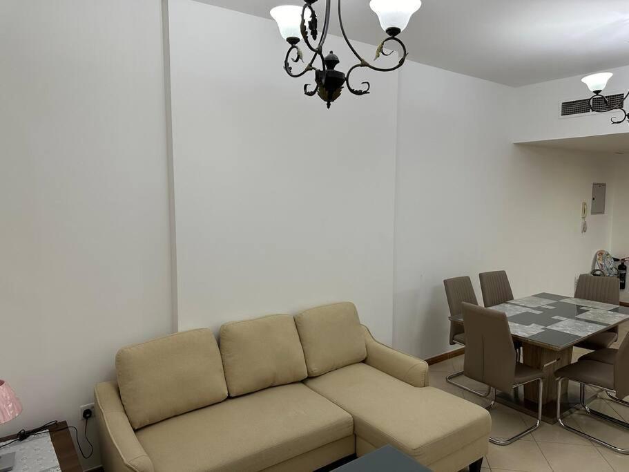 1 B/r In Marina Price