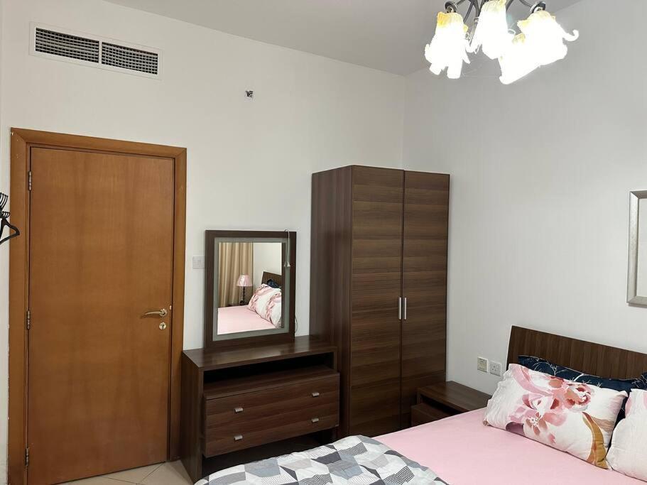 Apartment 1 B/r In Marina Price Dubai