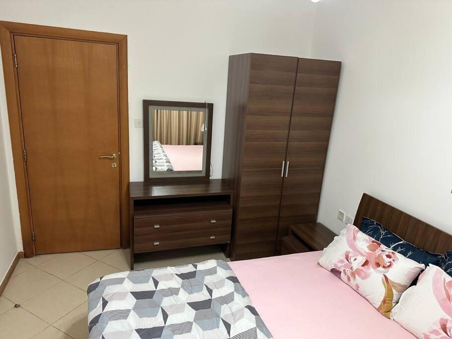 1 B/r In Marina Price Apartment *