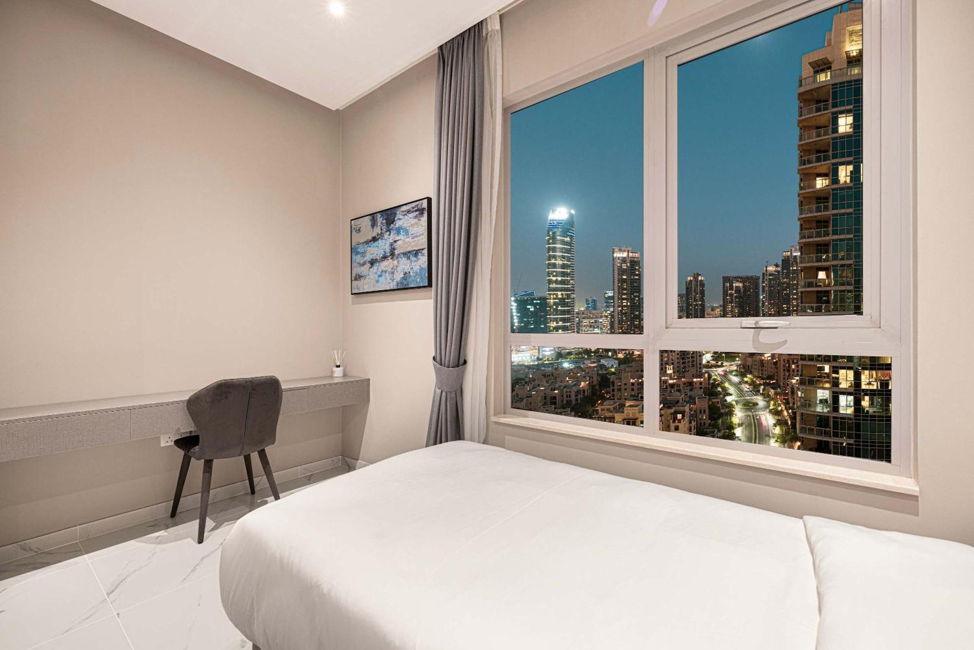 Downtown Sanctuary Iconic Burj Views & Luxury Living Apartment *