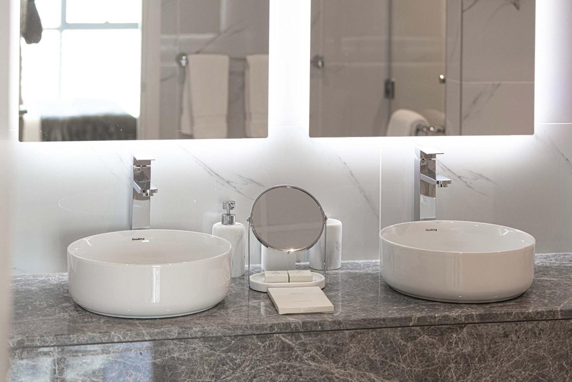 Downtown Sanctuary Iconic Burj Views & Luxury Living *