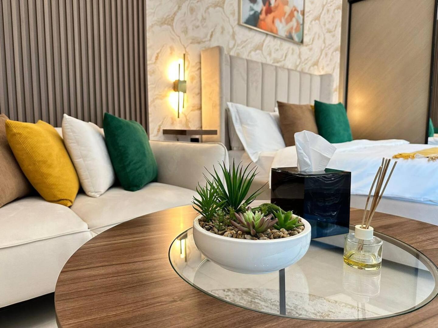 Apartment Elegant With Burj Khalifa & Canal Views *
