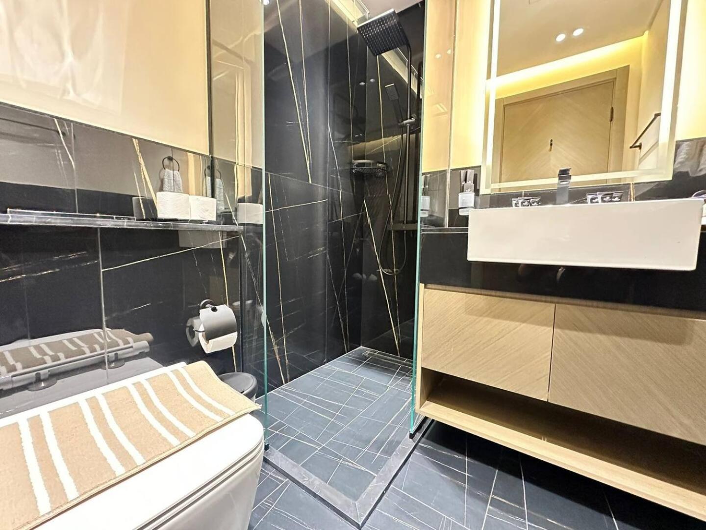 Elegant With Burj Khalifa & Canal Views * Dubai