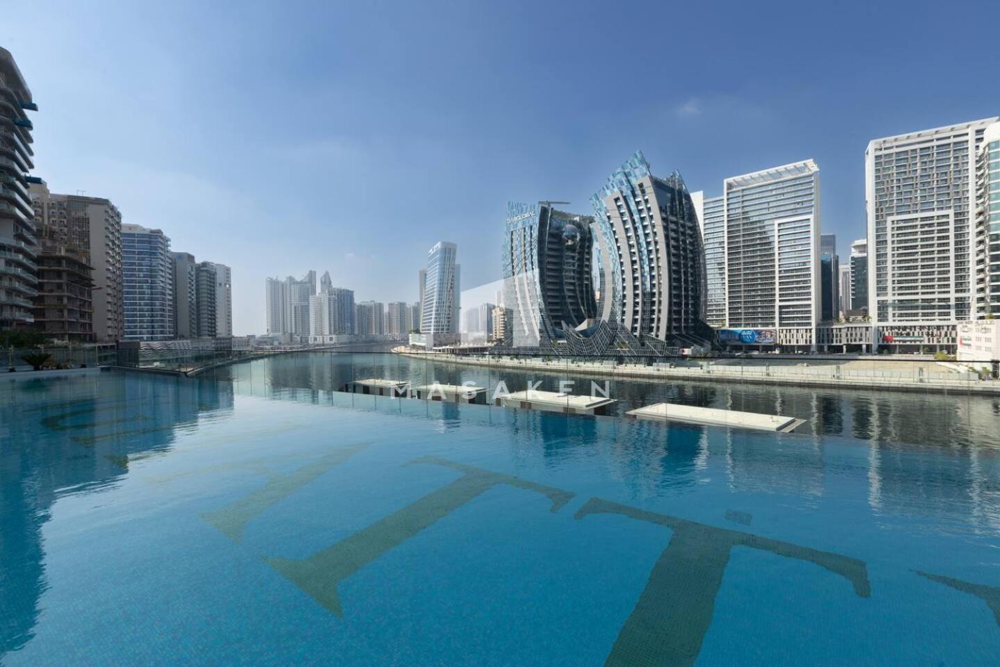 Elegant With Burj Khalifa & Canal Views Apartment *