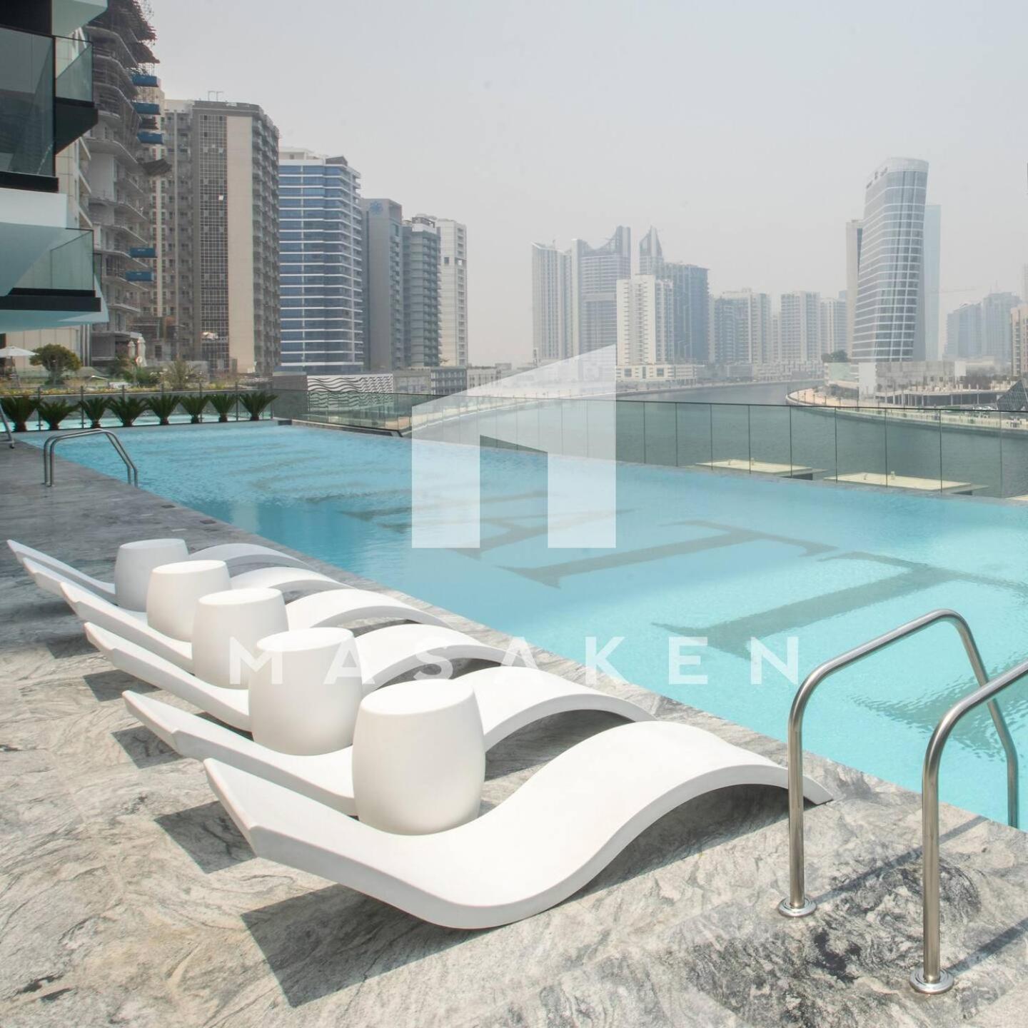 Elegant With Burj Khalifa & Canal Views * Dubai