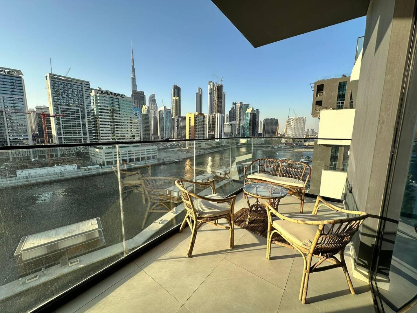 Elegant With Burj Khalifa & Canal Views * Dubai