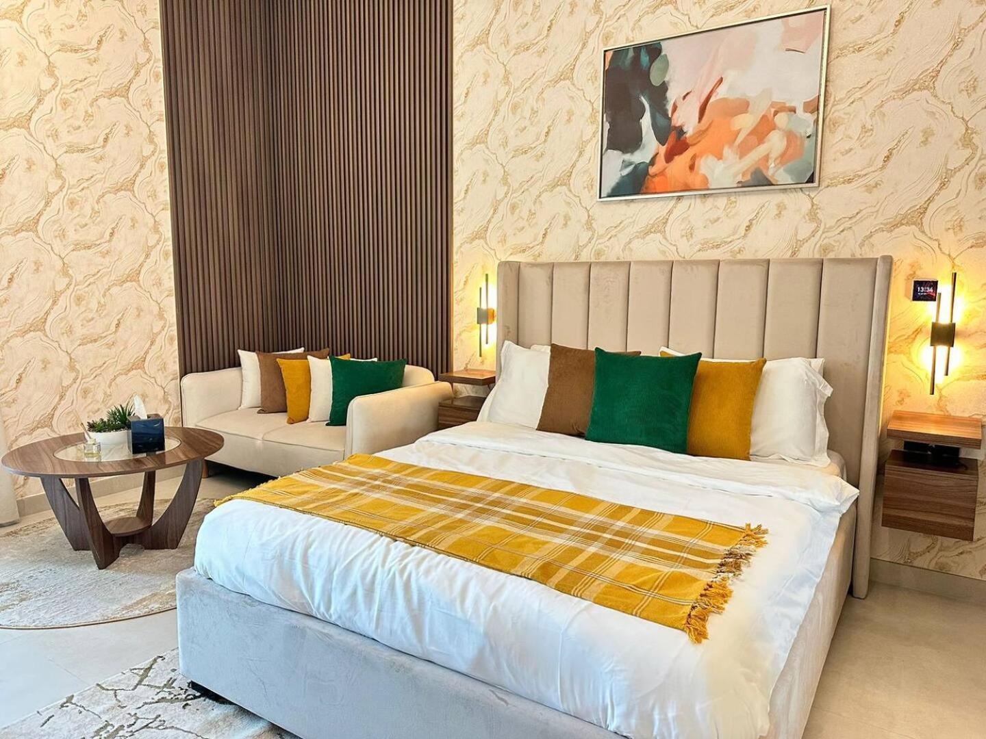 Elegant With Burj Khalifa & Canal Views Apartment