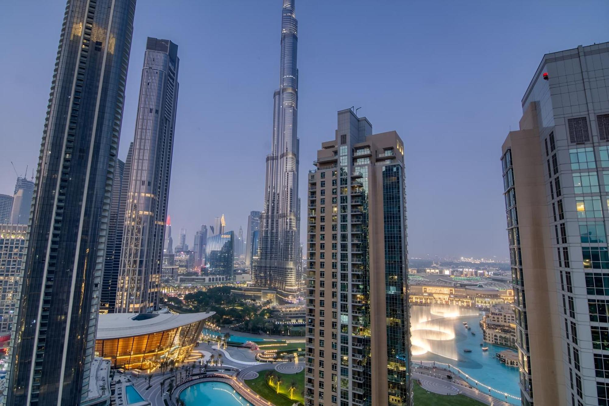 Expansive 7-bed Overlooking Burj & Fountains Apartment *