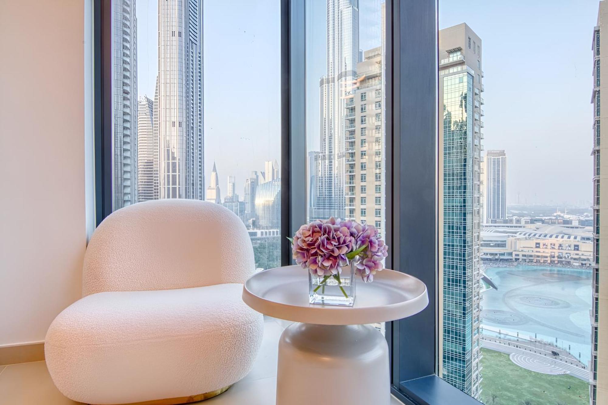 Expansive 7-bed Overlooking Burj & Fountains Dubai