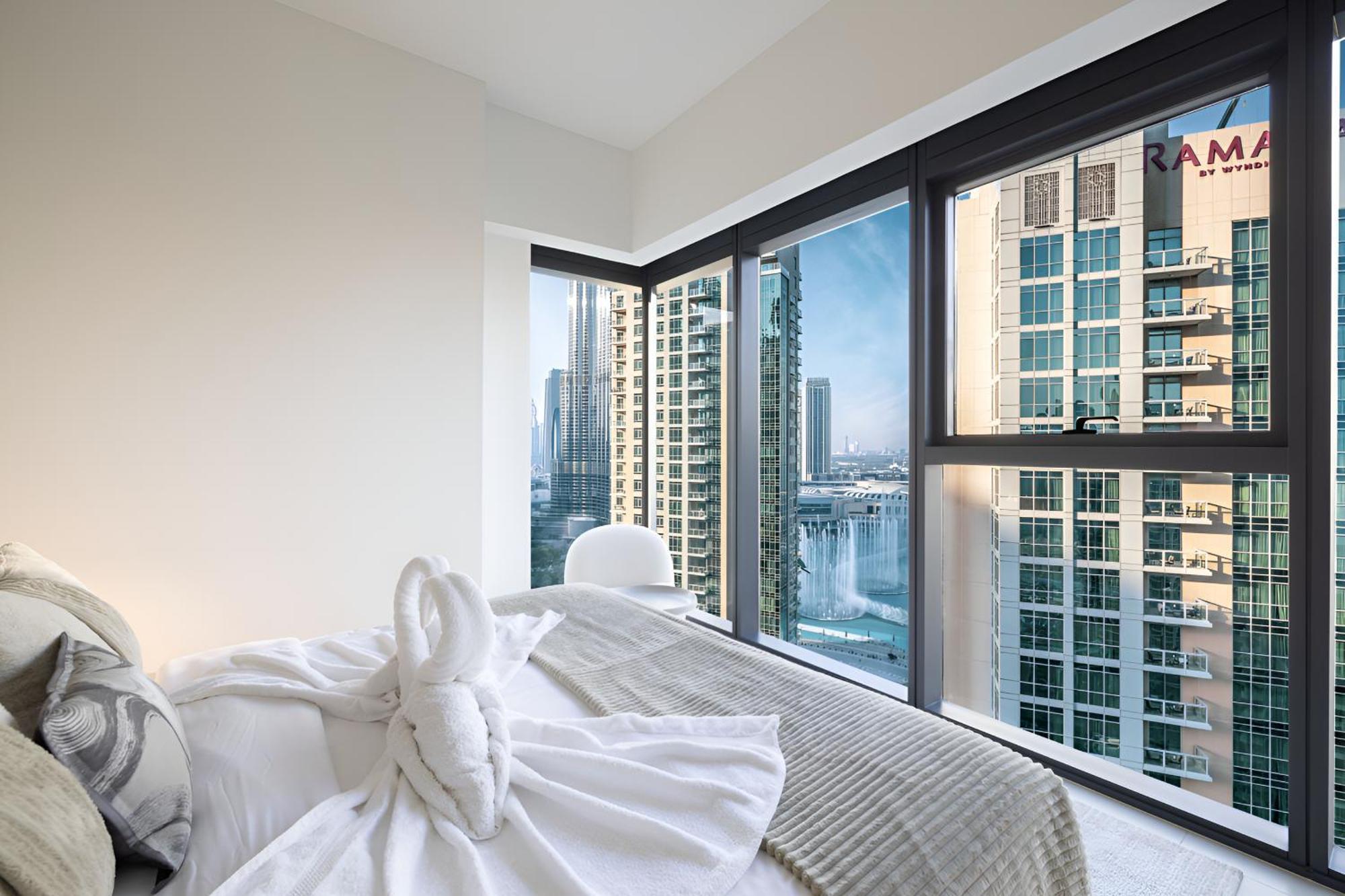 Expansive 7-bed Overlooking Burj & Fountains Dubai