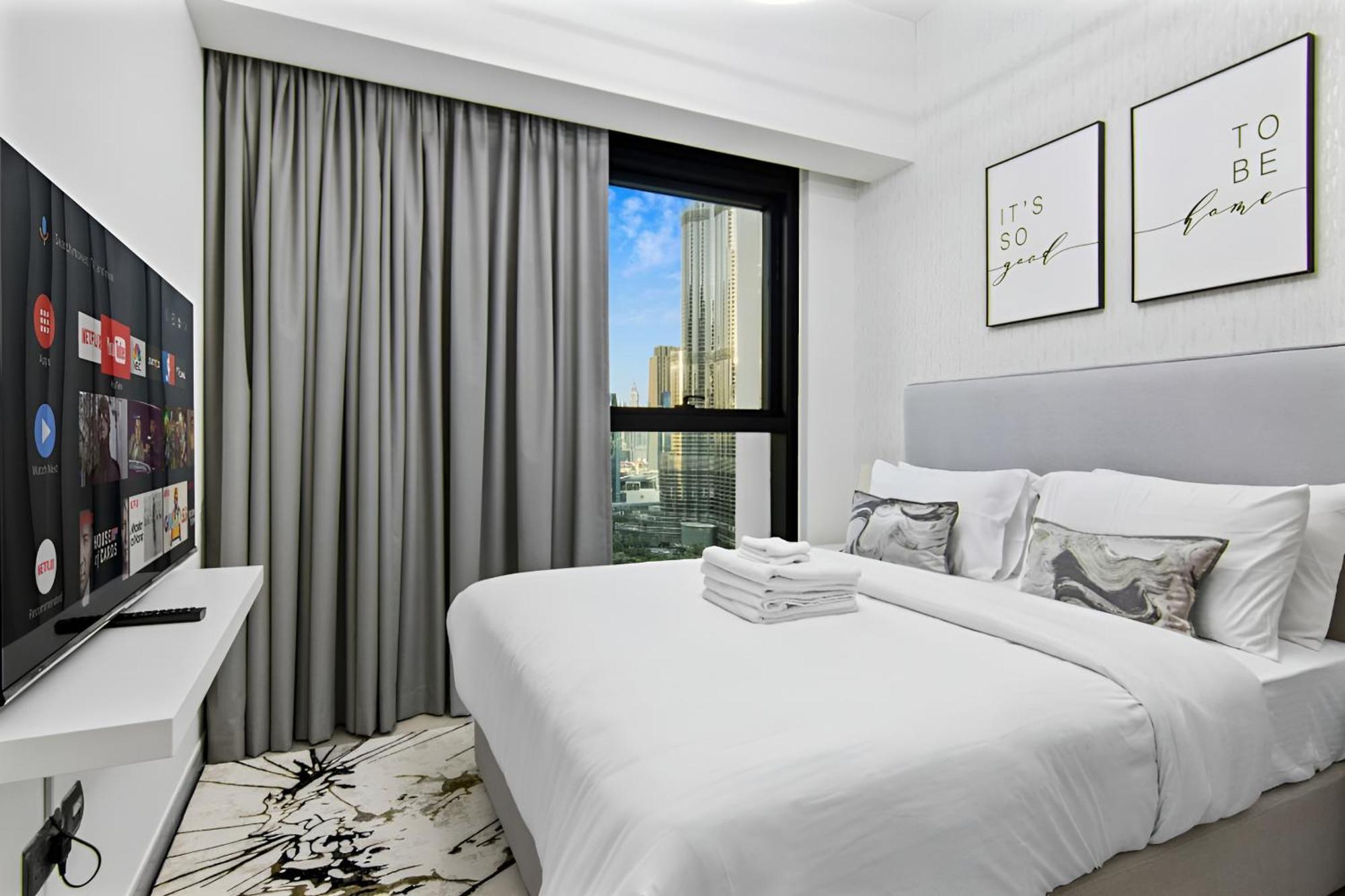 Expansive 7-bed Overlooking Burj & Fountains *