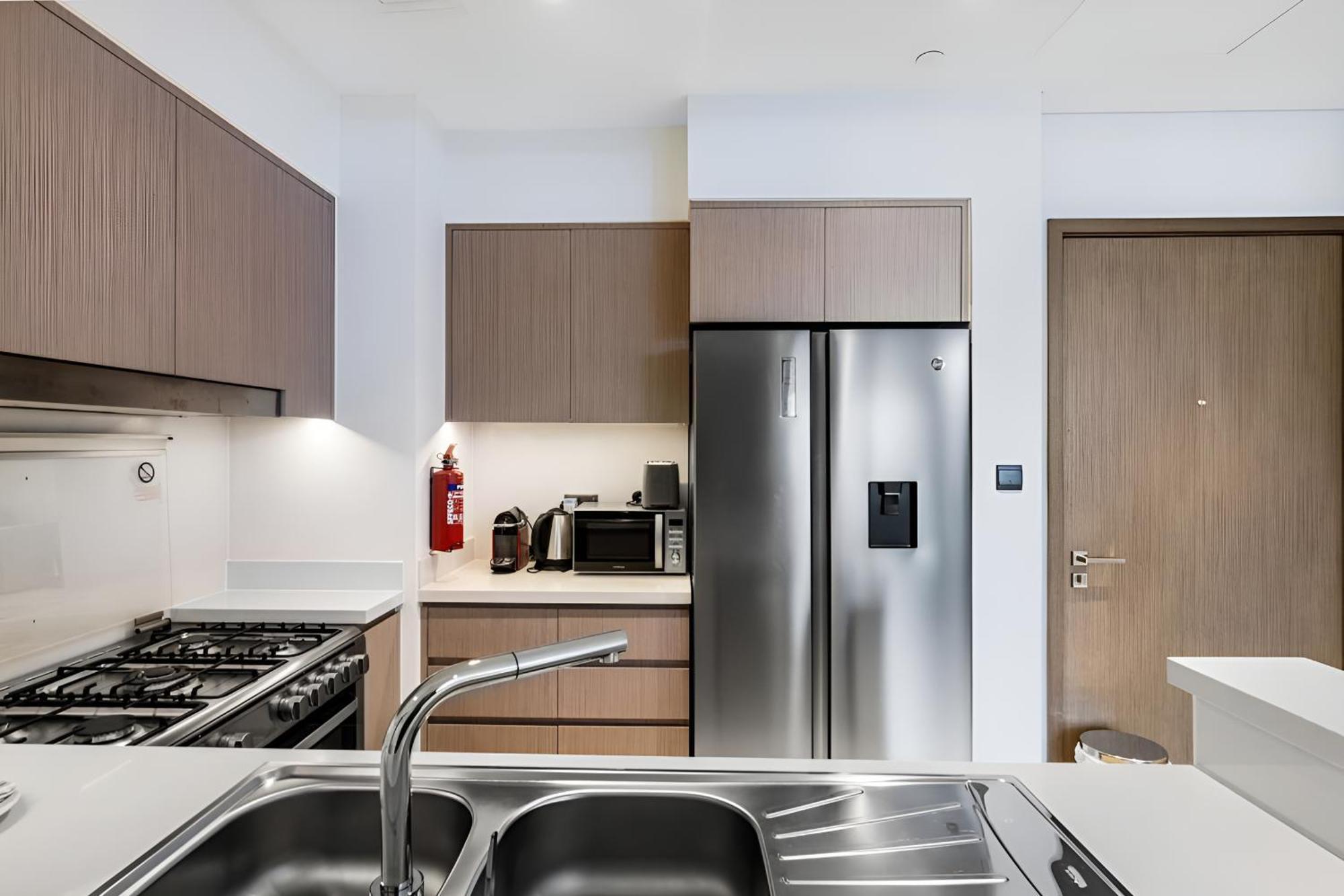 Expansive 7-bed Overlooking Burj & Fountains Apartment *