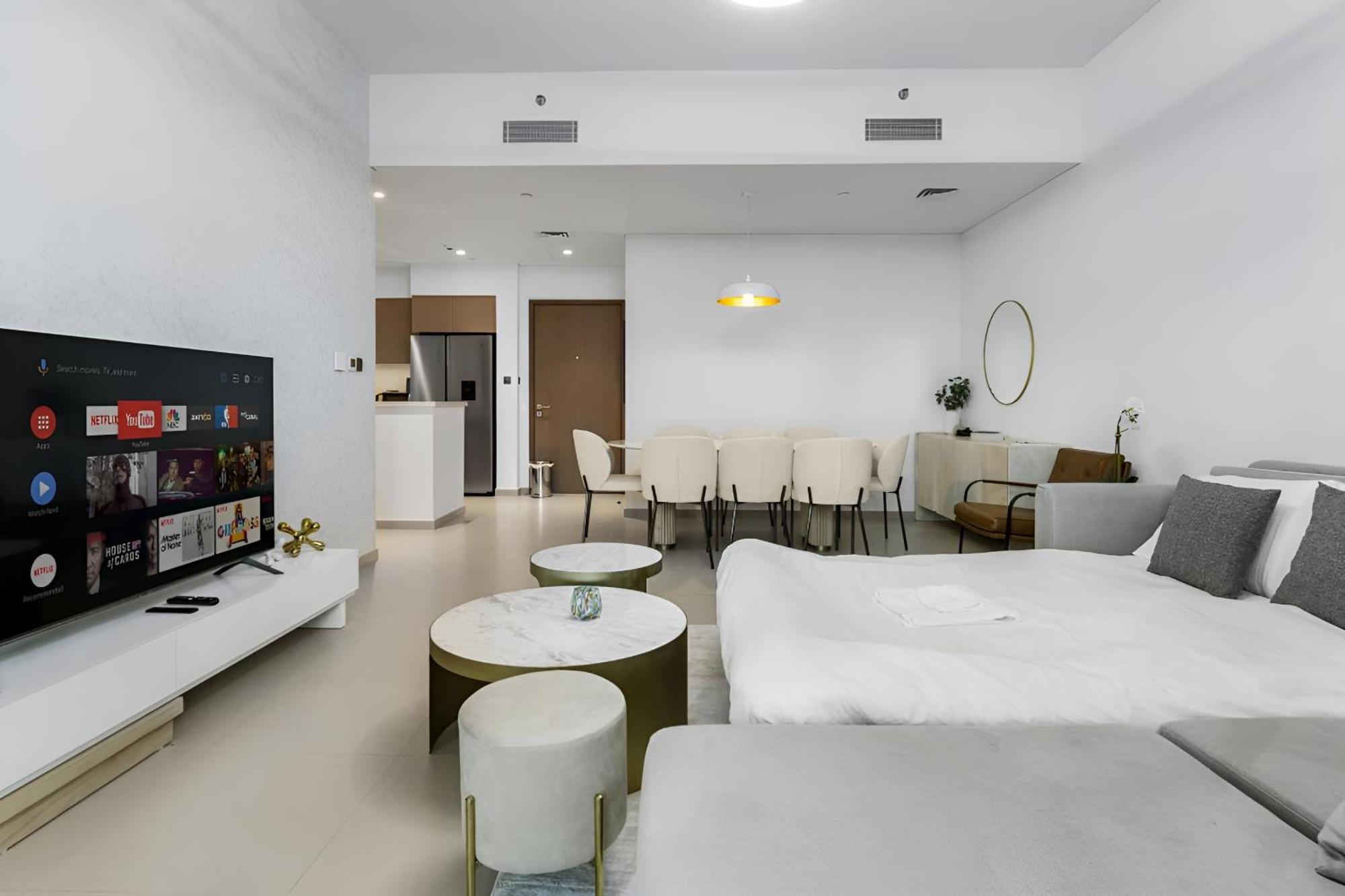 Expansive 7-bed Overlooking Burj & Fountains * Dubai
