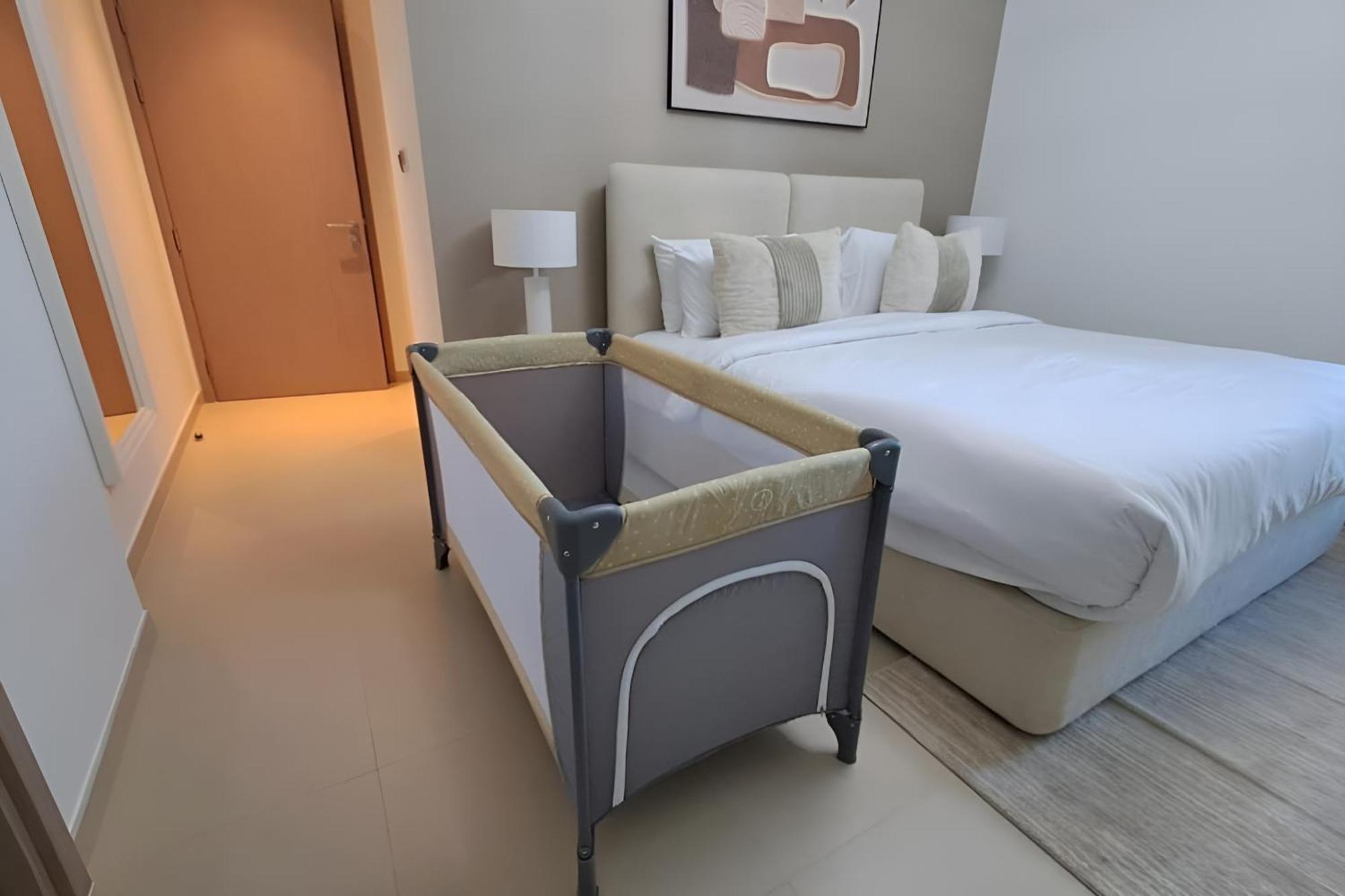 Expansive 7-bed Overlooking Burj & Fountains Apartment *