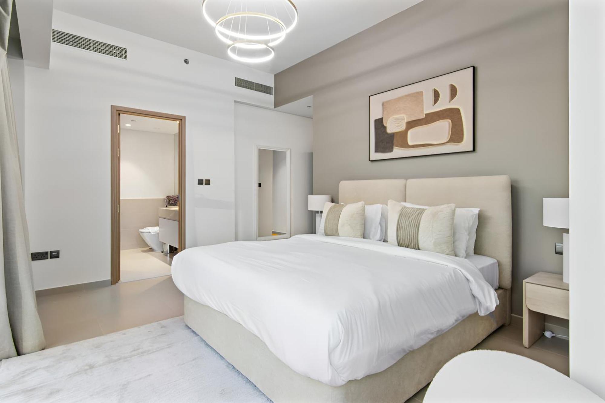 Expansive 7-bed Overlooking Burj & Fountains *