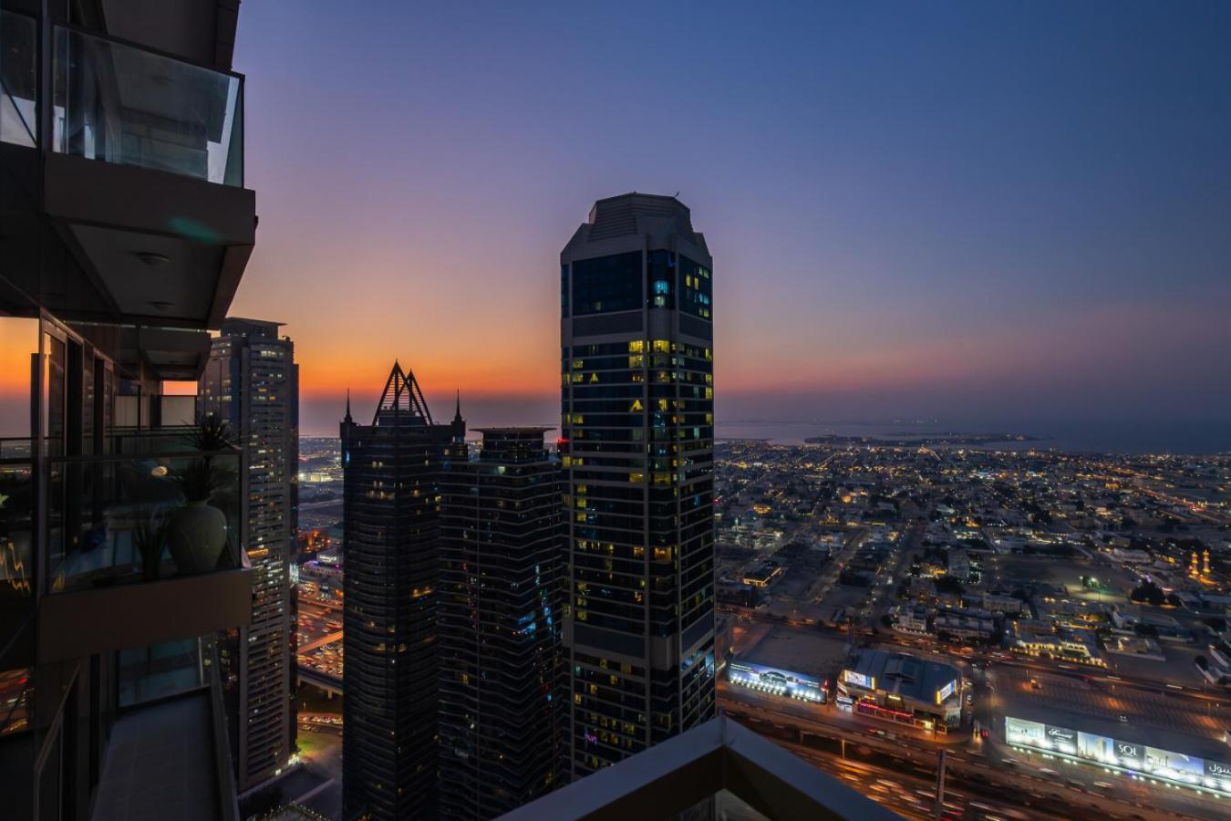 Urbanstays - Paramount Midtown Apartment