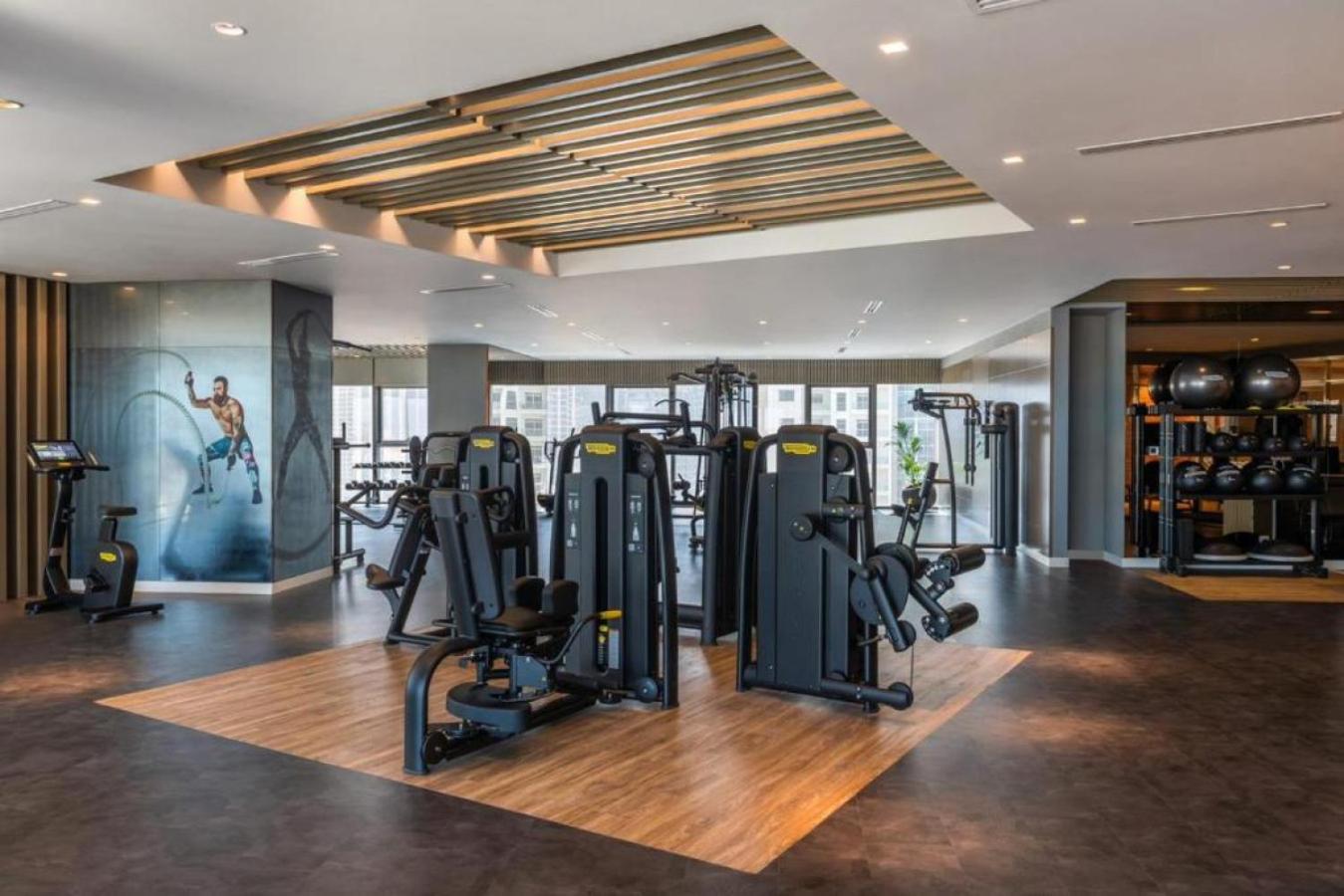 Urbanstays - Paramount Midtown Dubai