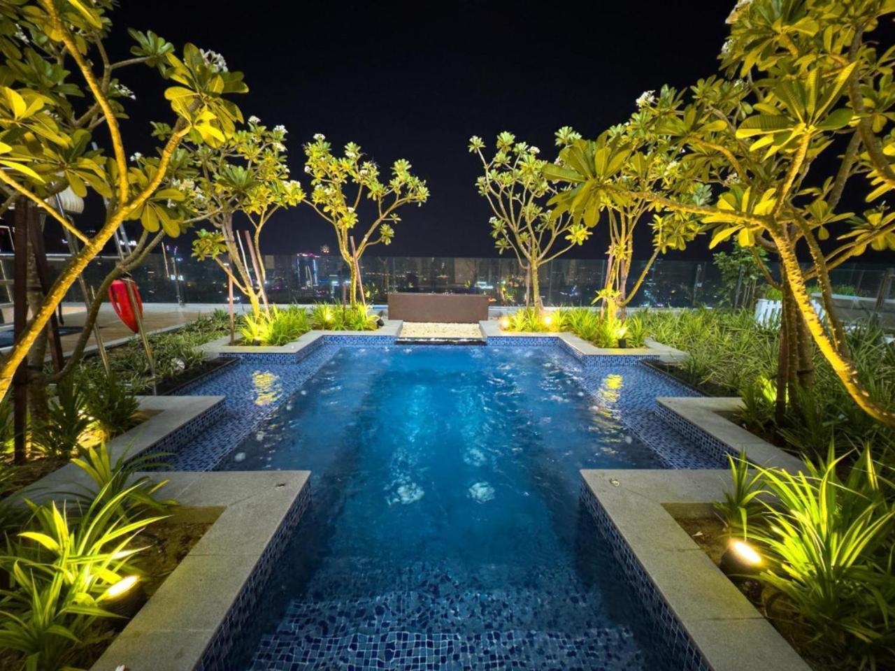 Urbanstays - Paramount Midtown * Dubai