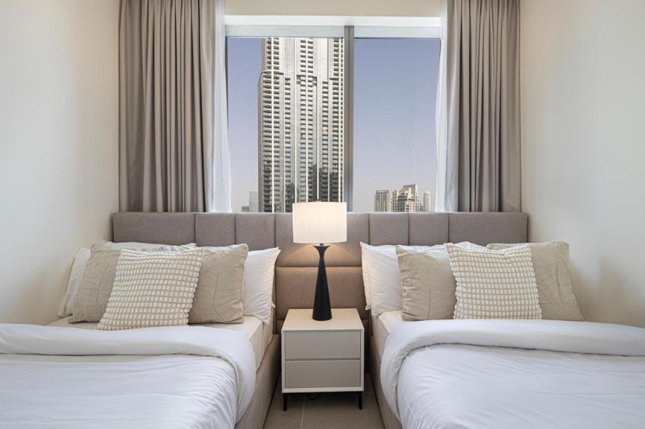 Modern Luxury Overlooking Burj Khalifa *