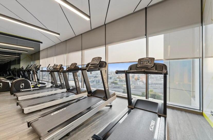 Luxury 2br Above The Clouds On38 Apartment *