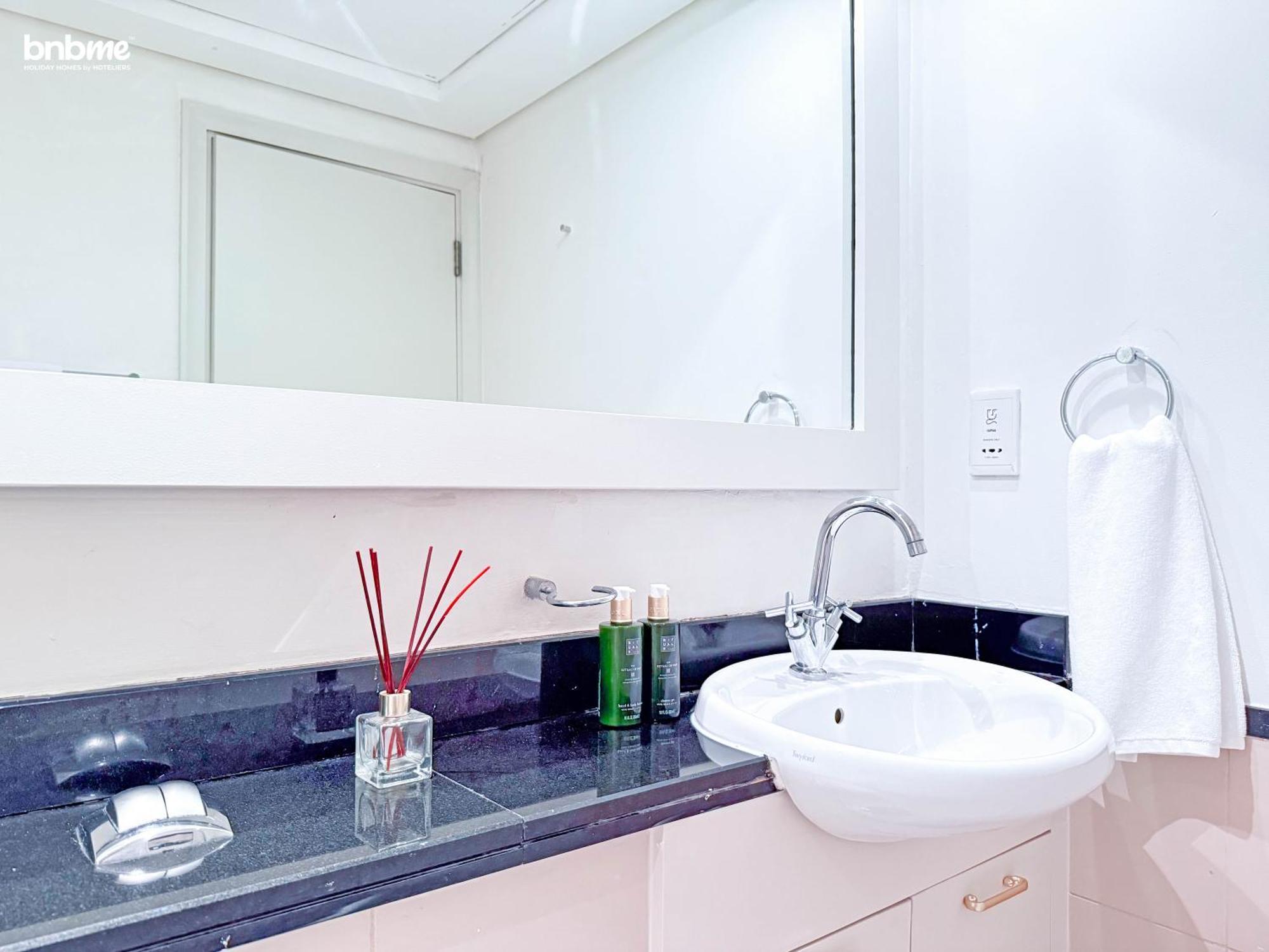 Bnbmehomes - Golf Tower 1 * Dubai