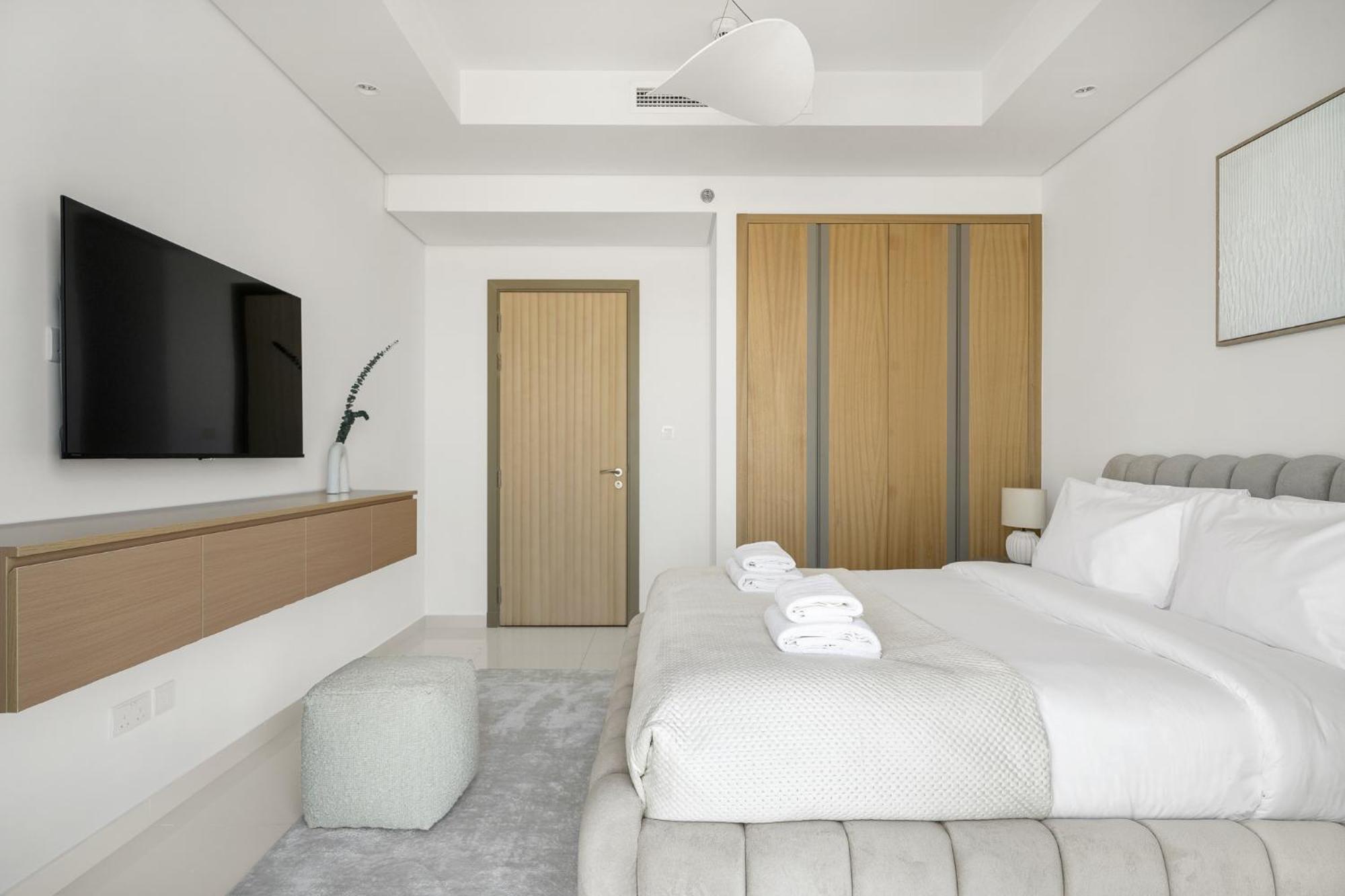 Urbanstays - Paramount Midtown Apartment Dubai